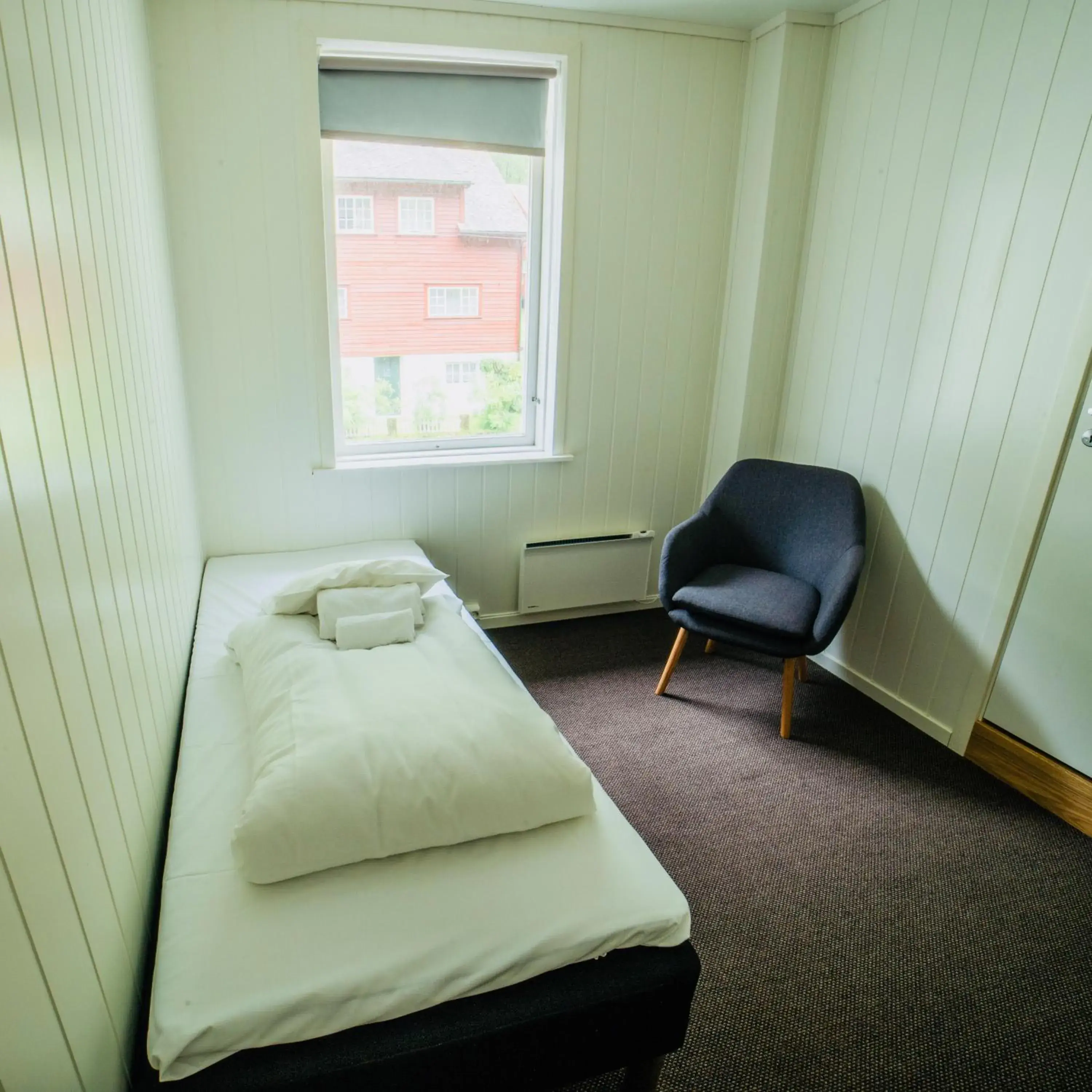 Single Room with Shared Shower and Toilet in Gudvangen Budget Hotel Single Room with Shared Shower and Toilet in Gudvangen Budget Hotel
