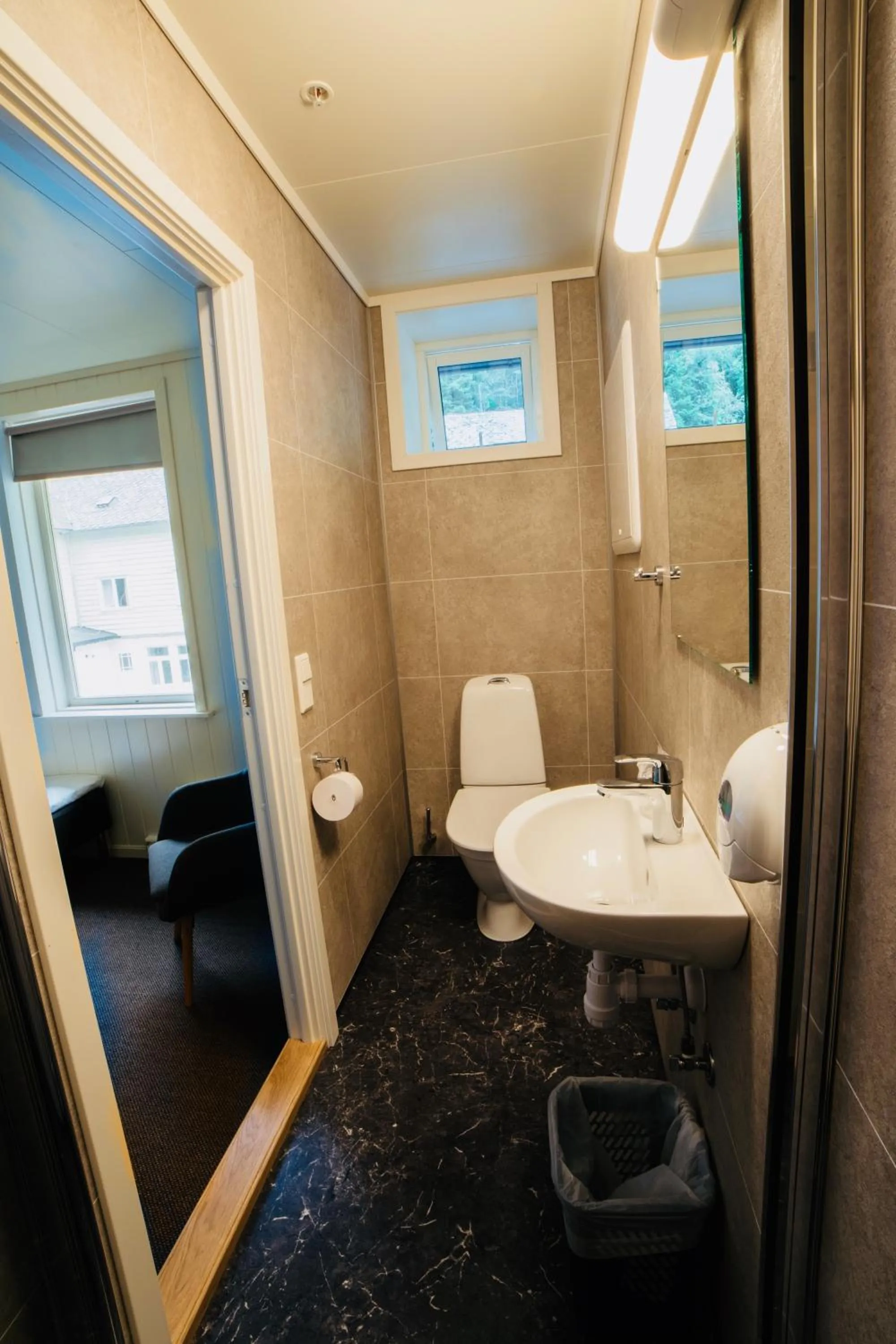 Toilet in Gudvangen Budget Hotel