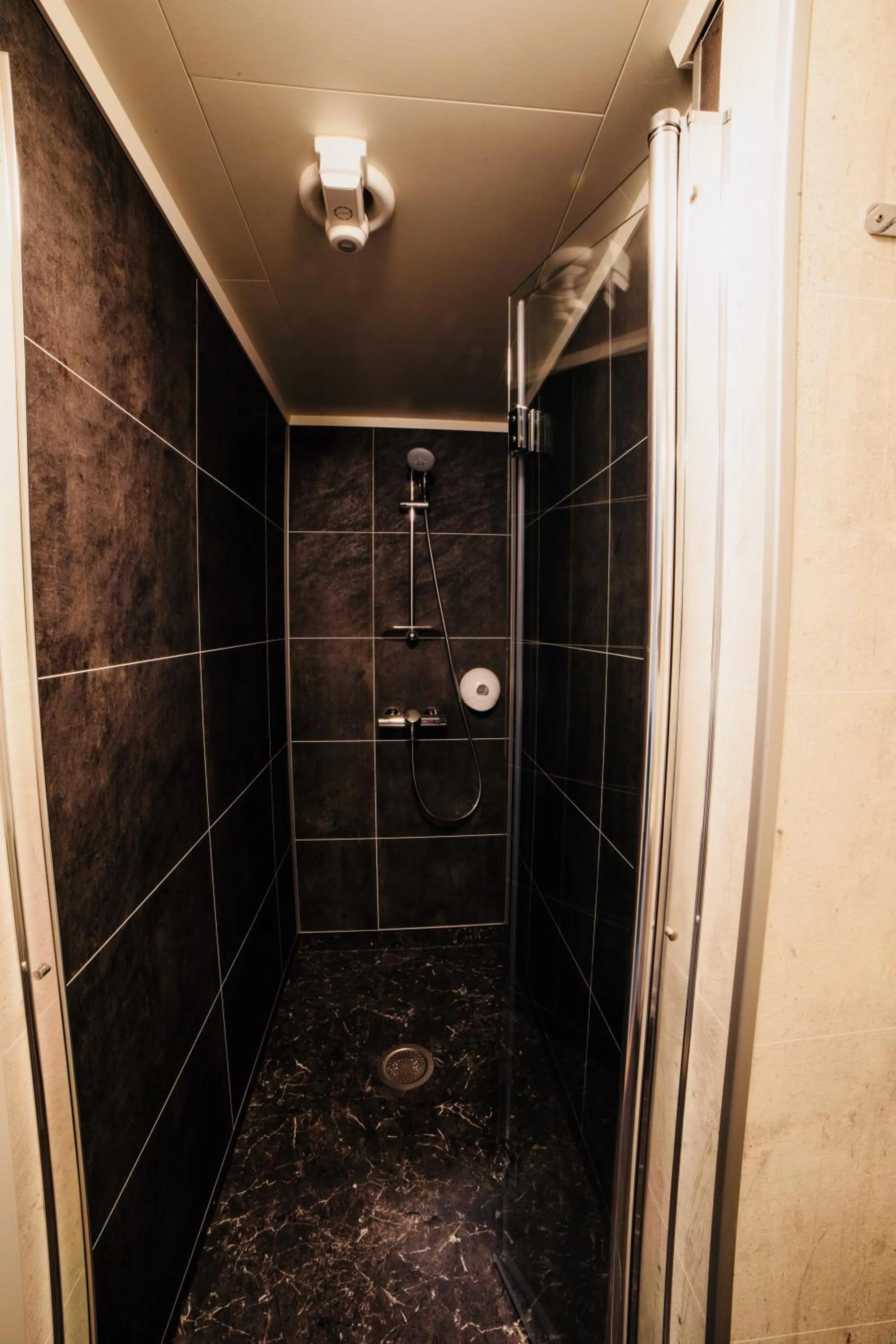Shower in Gudvangen Budget Hotel