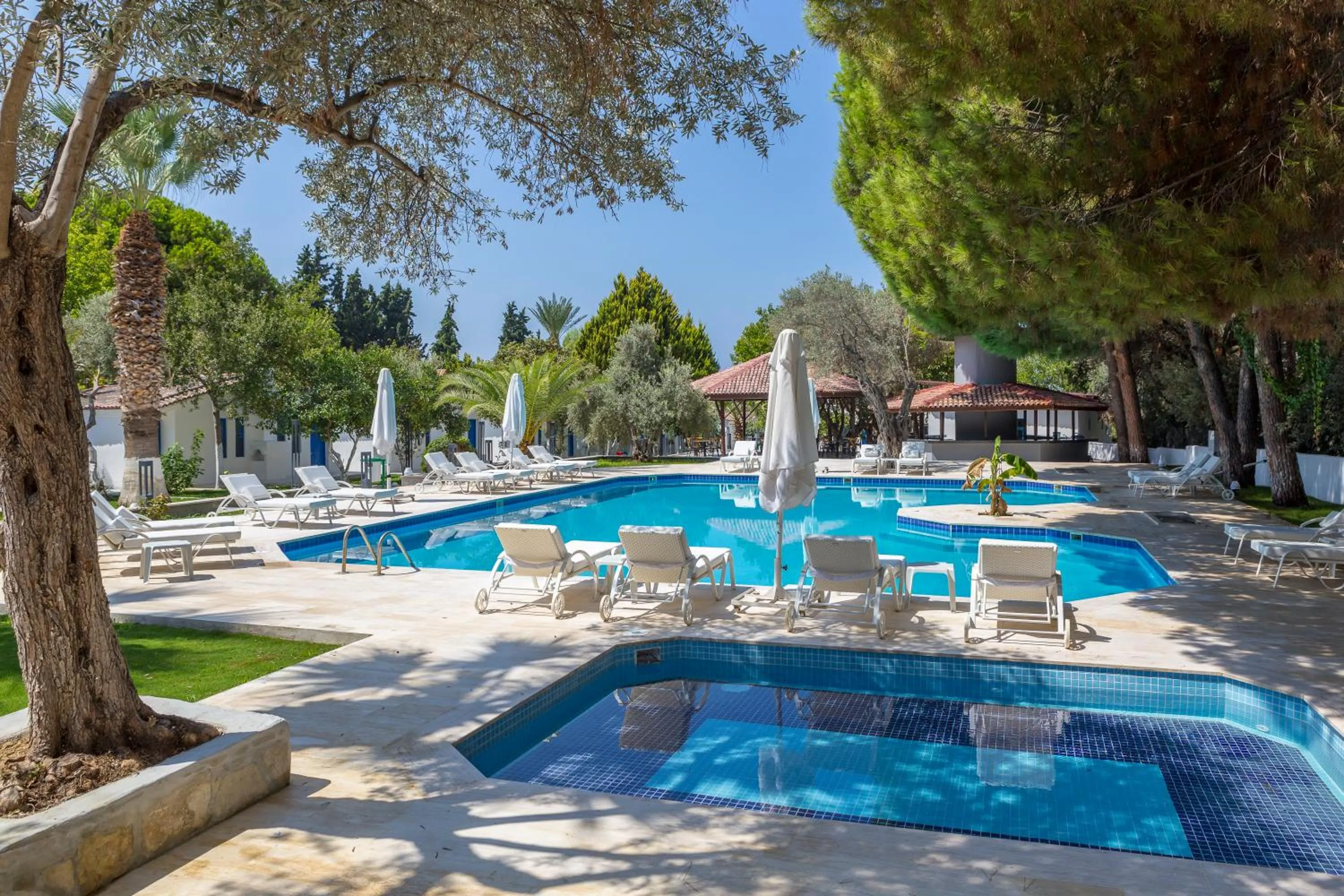 Swimming pool in Risus Garden Marina Hotel