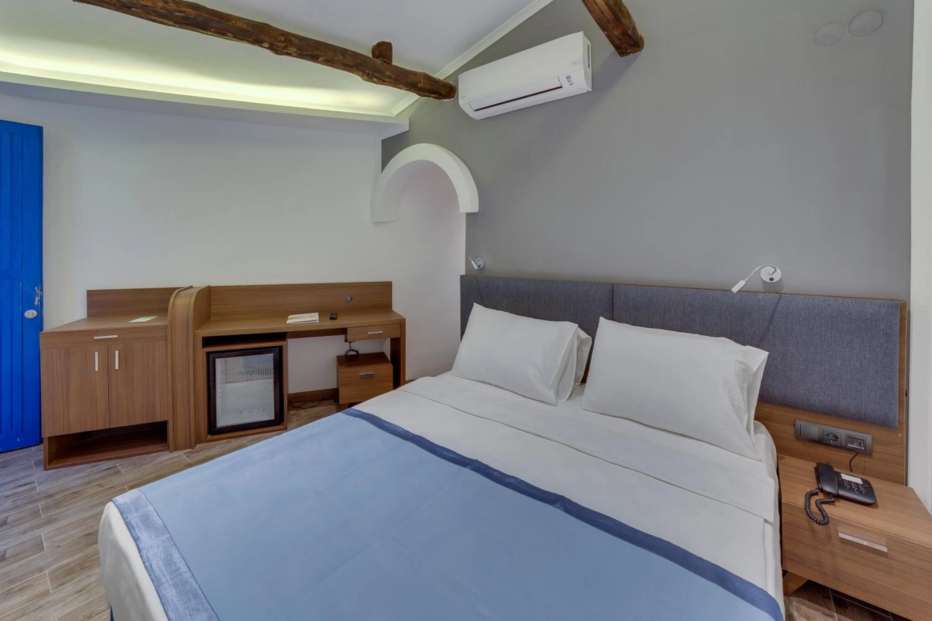 Photo of the whole room, Bed in Risus Garden Marina Hotel