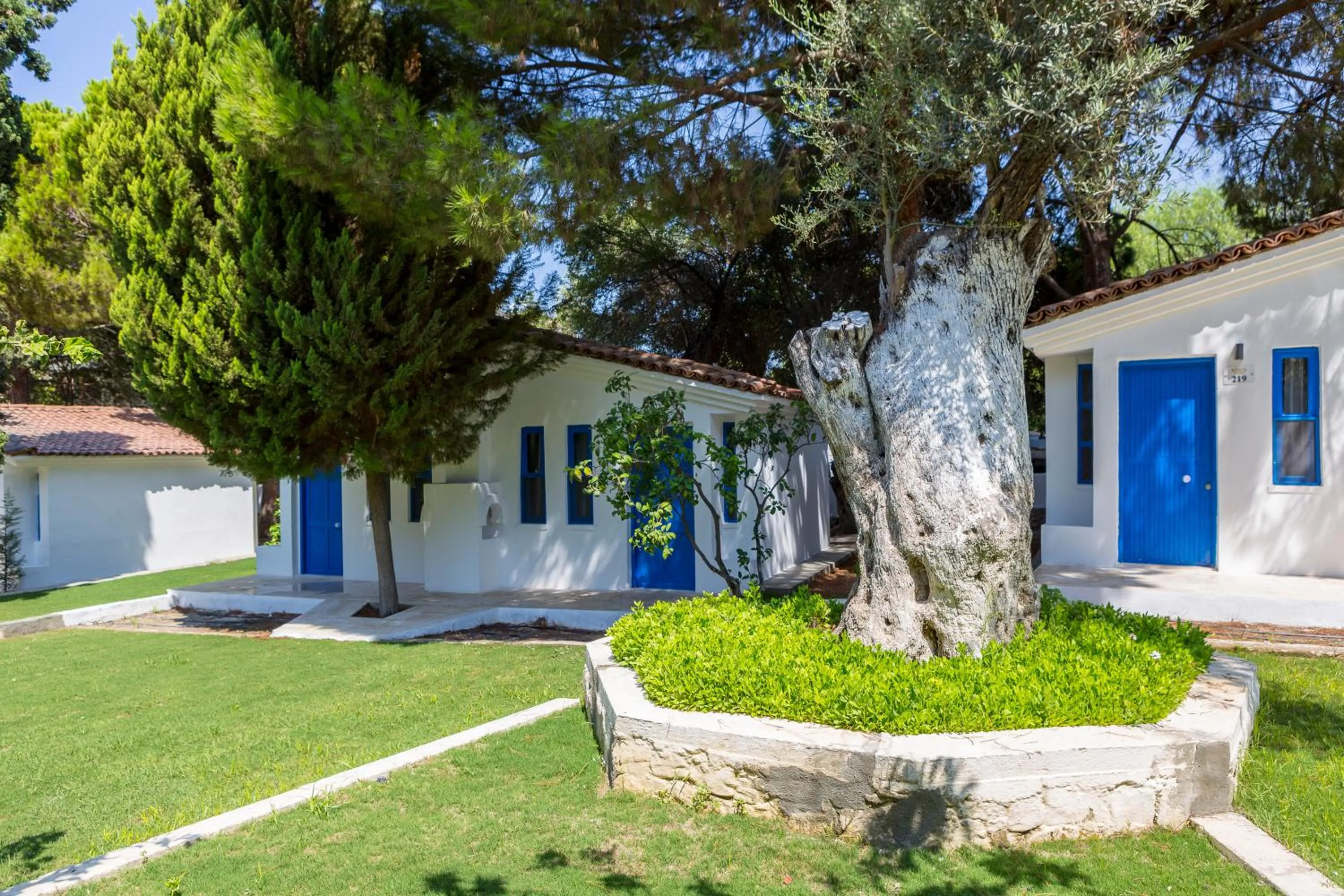 Facade/entrance in Risus Garden Marina Hotel