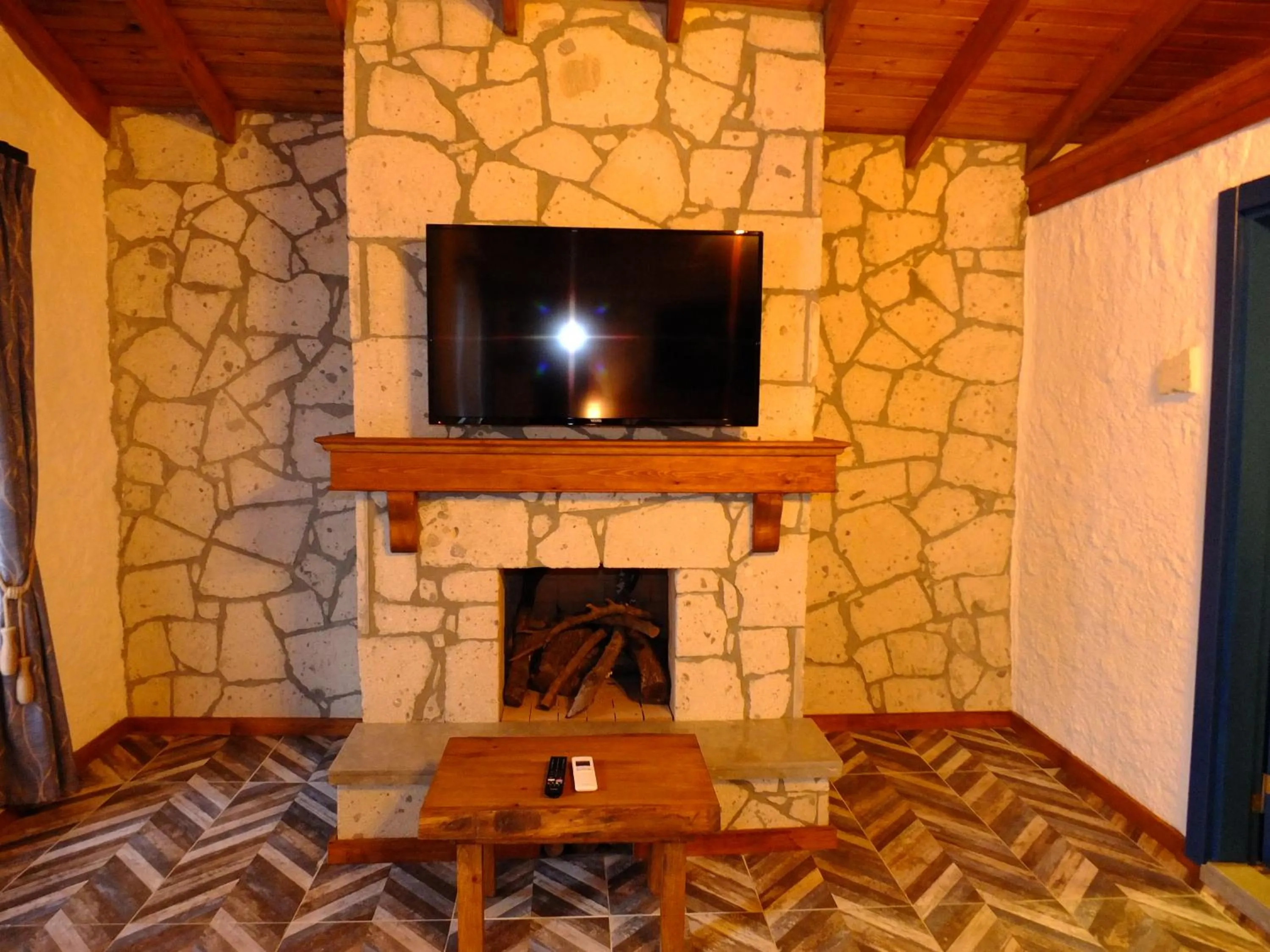 Nightclub / DJ in Risus Garden Marina Hotel