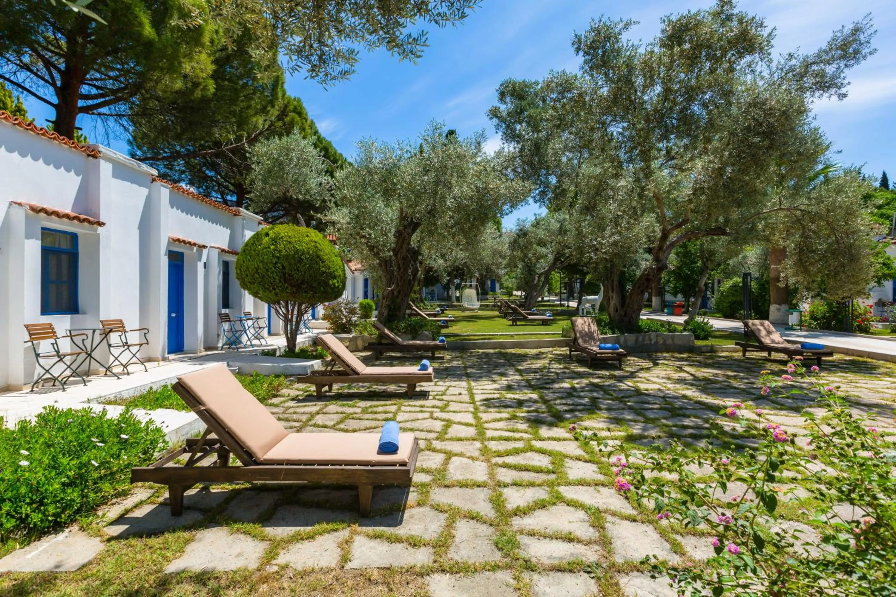 Patio in Risus Garden Marina Hotel