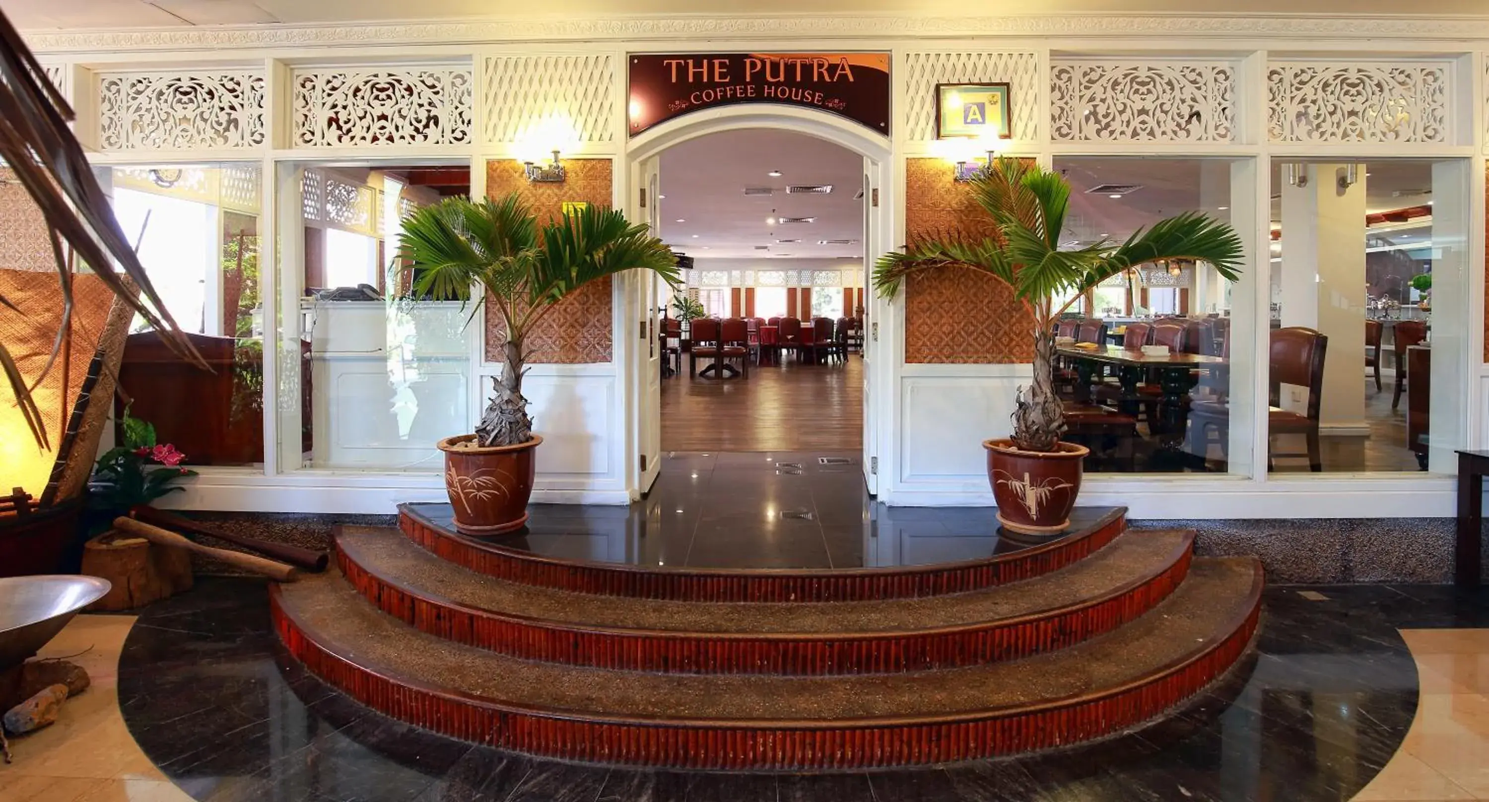 Restaurant/places to eat in The Putra Regency Hotel Restaurant/places to eat in The Putra Regency Hotel