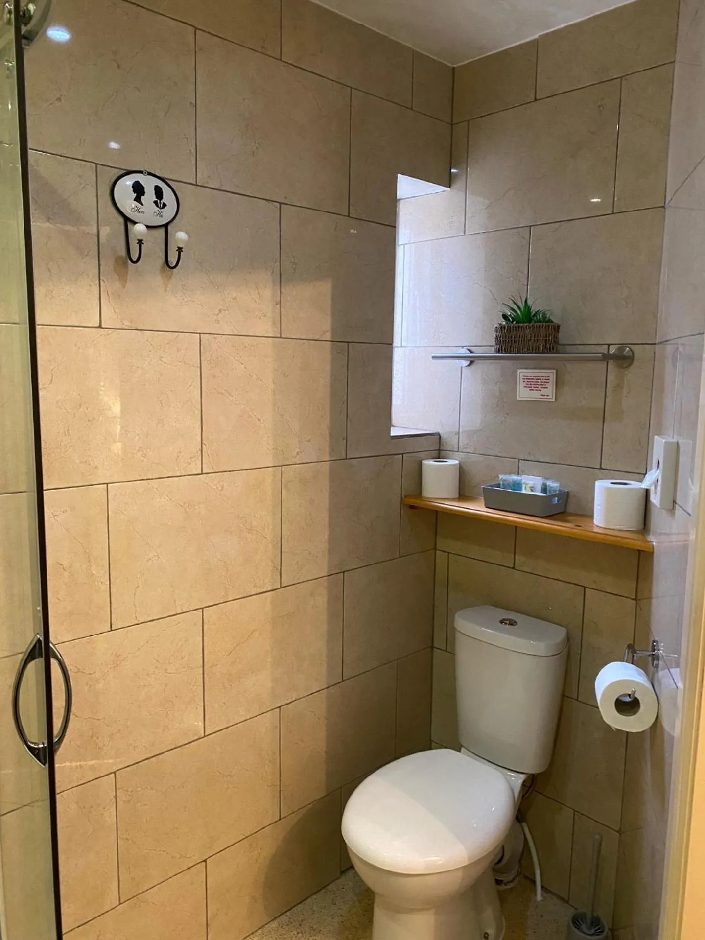 Toilet in The Libra - Adults Only B&B with guaranteed carpark