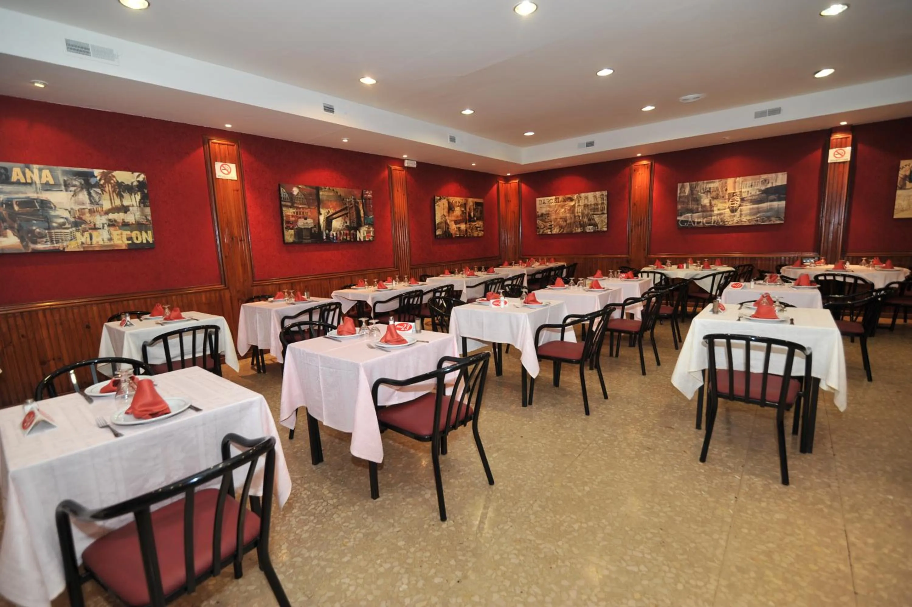 Restaurant/places to eat in Hostal Goyma III