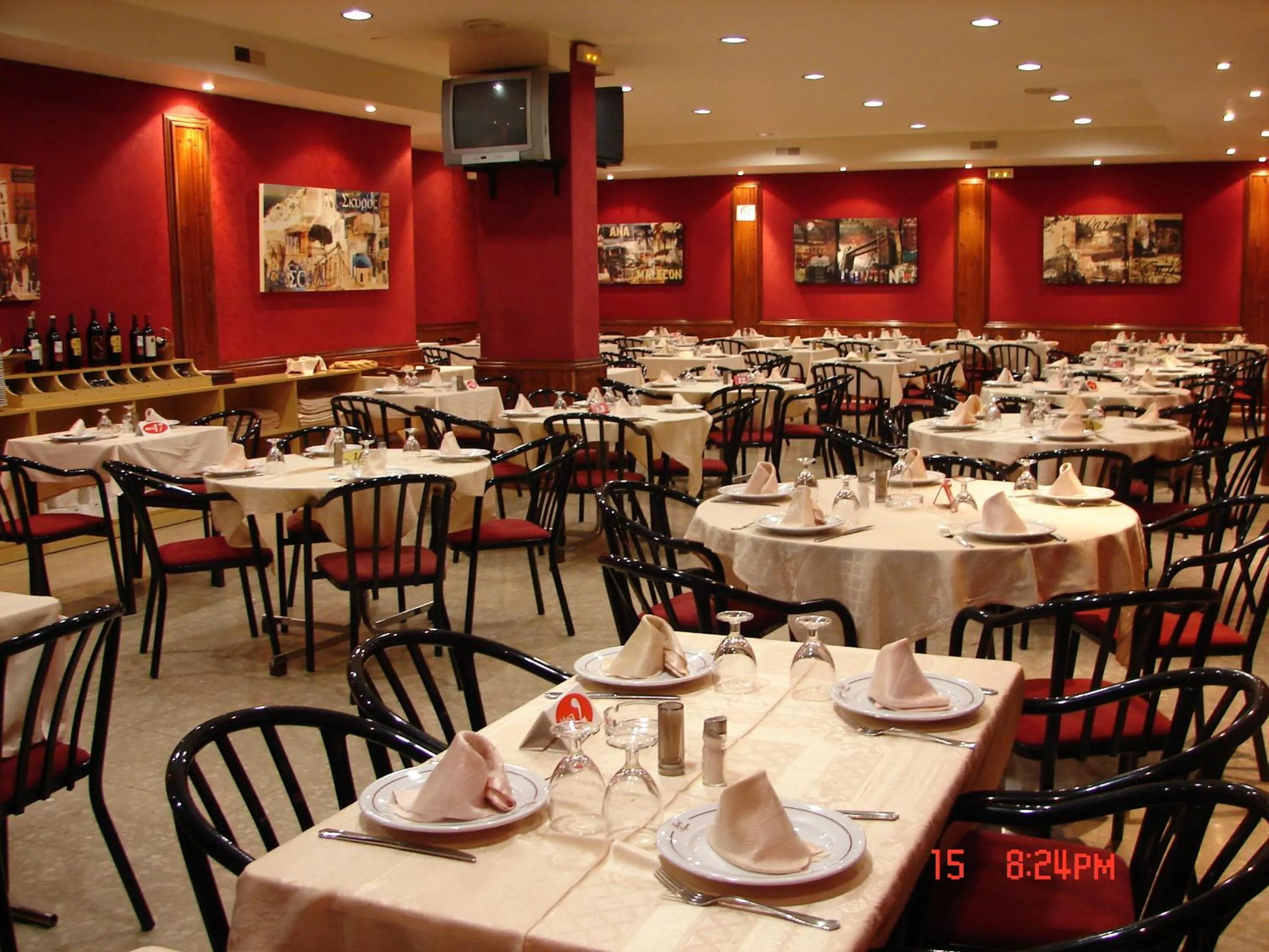 Restaurant/places to eat in Hostal Goyma III