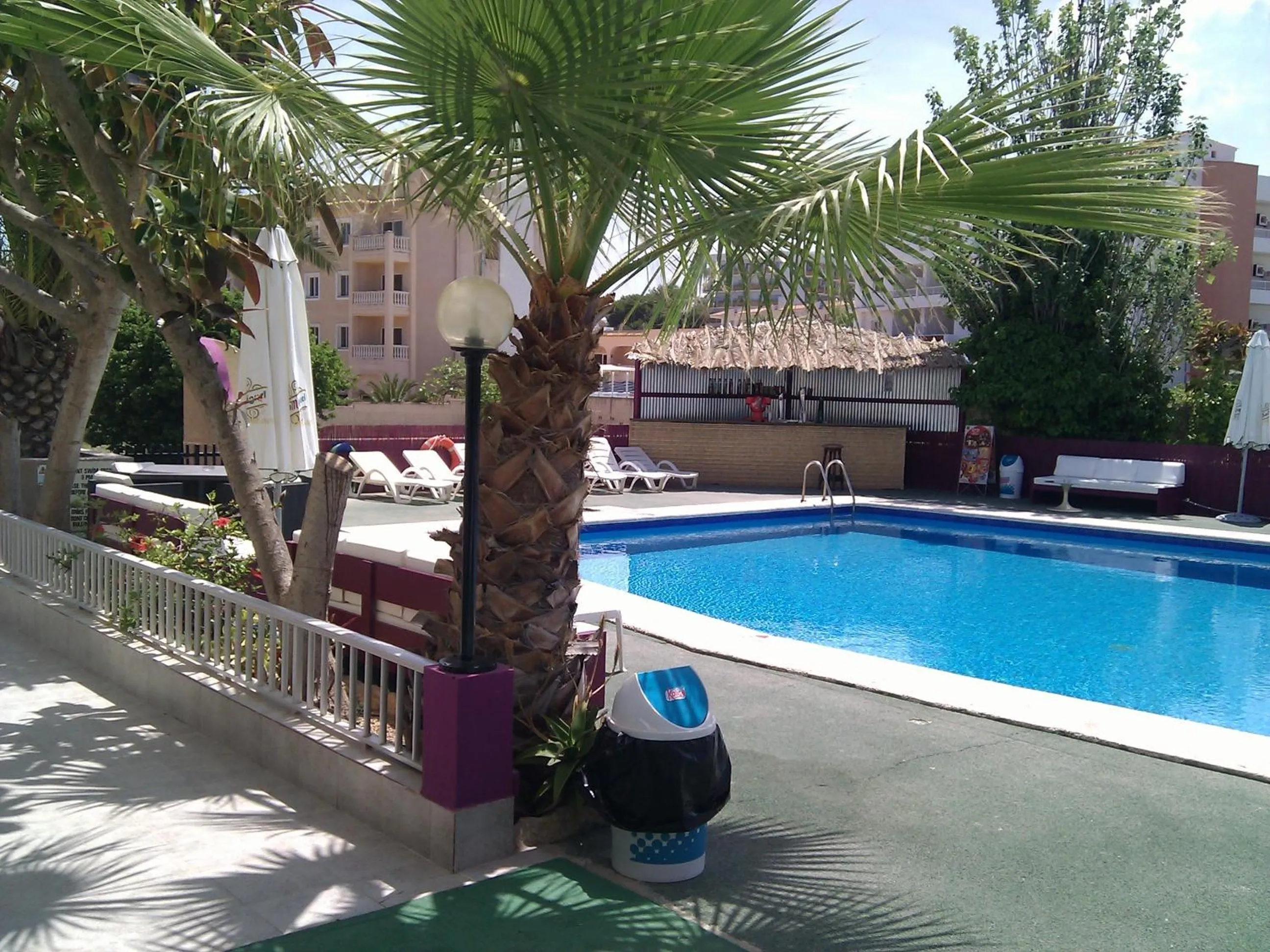 Swimming pool in Apartamentos Alba