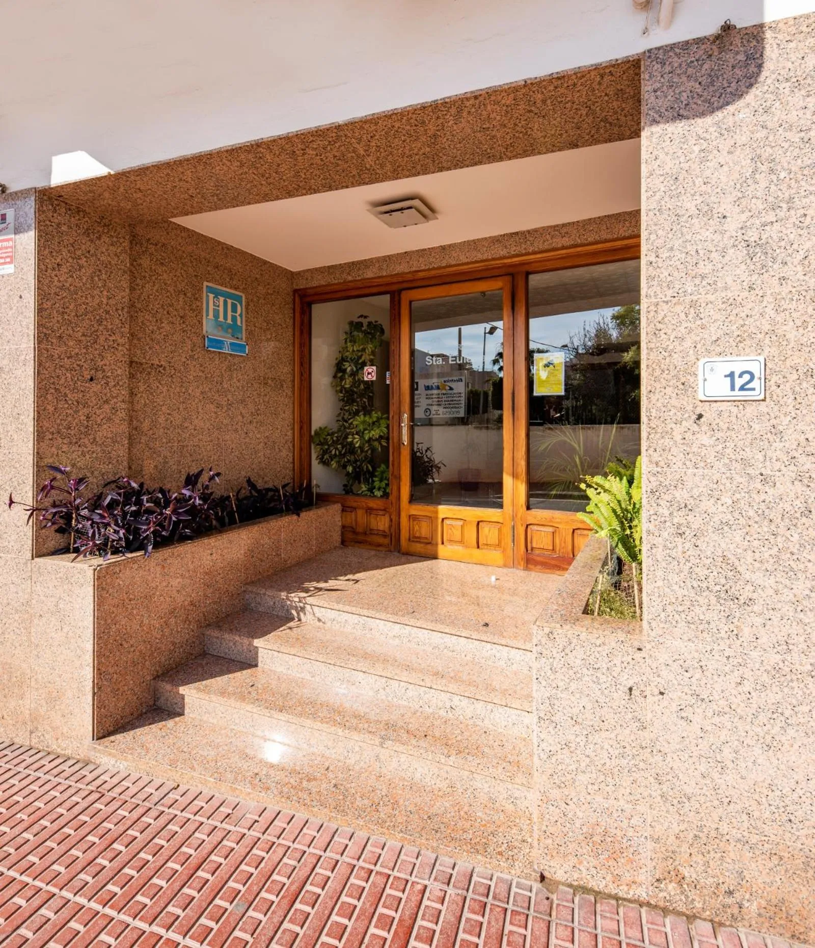 Hostal y Apartamentos Santa Eulalia