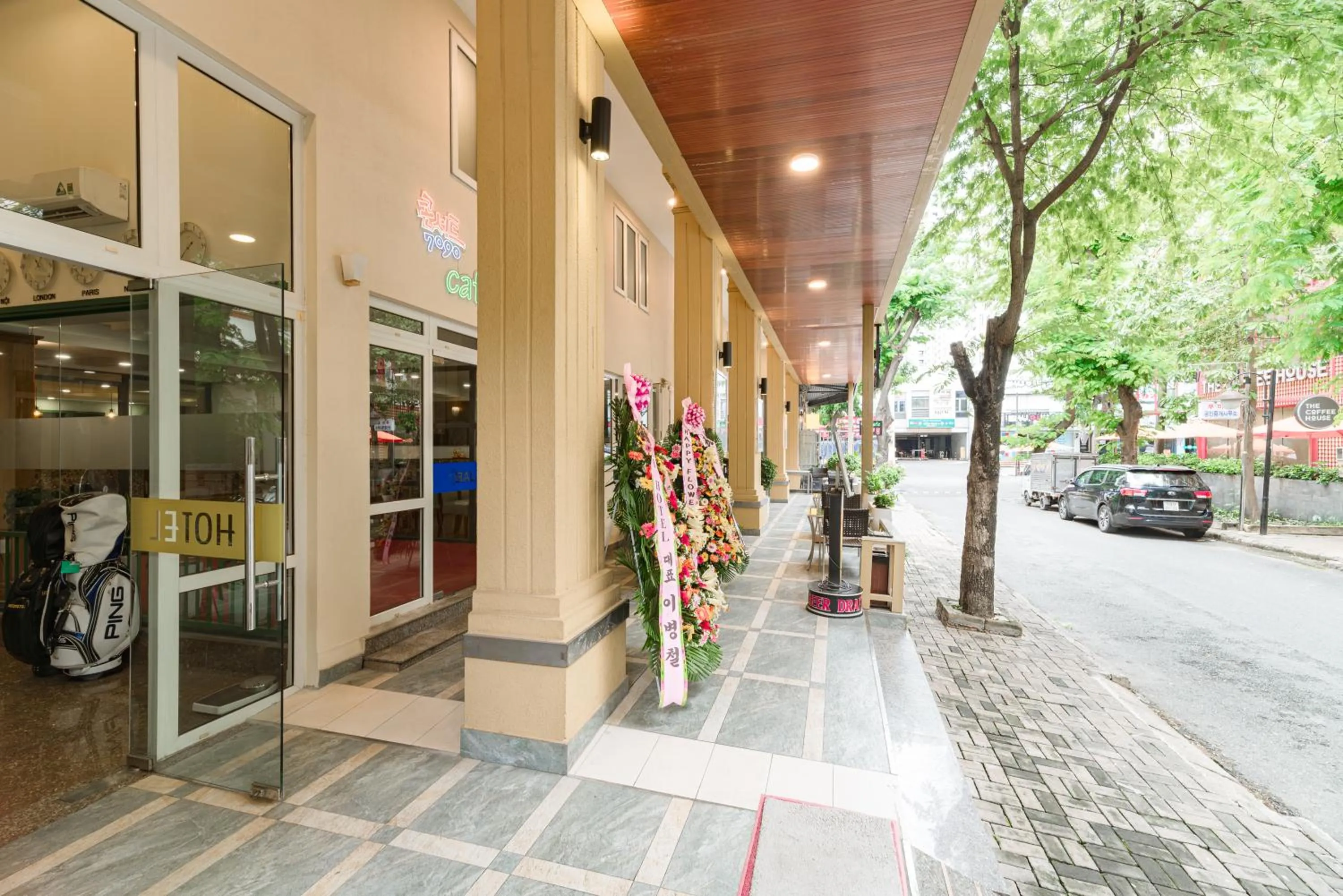 Facade/entrance in Bali Hotel