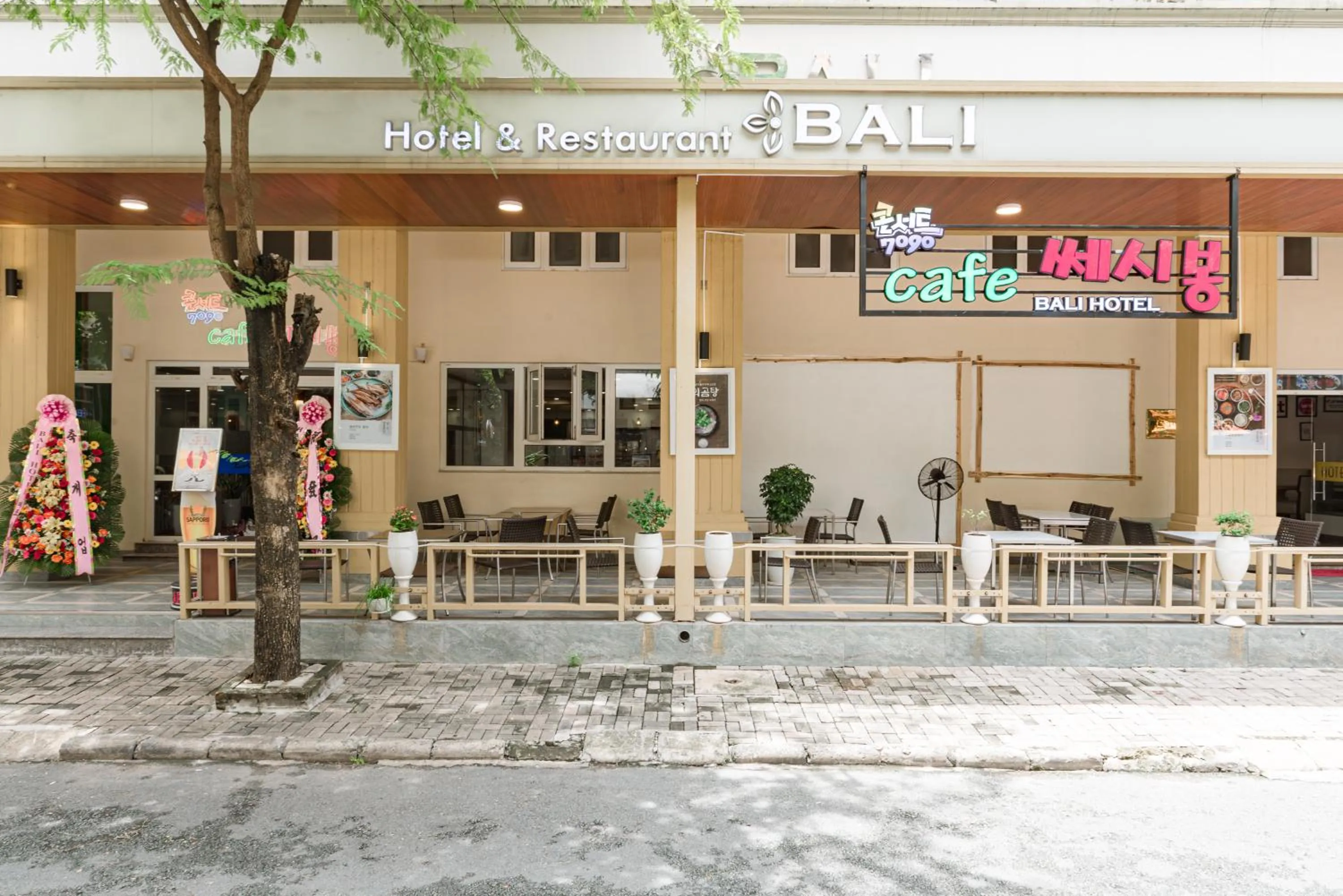 Facade/entrance in Bali Hotel