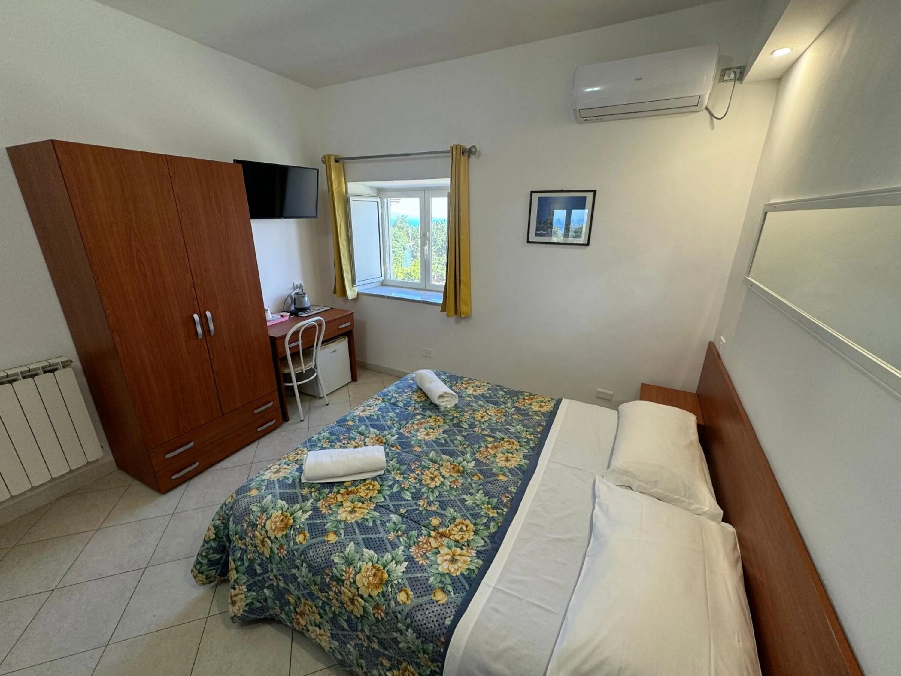 Bedroom, Bed in Agriturismo Piccolo Paradiso