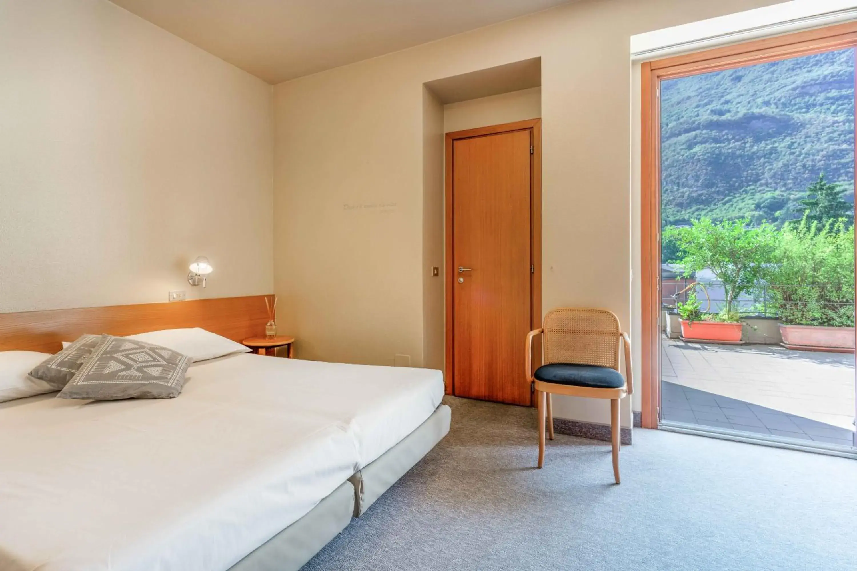 Double Room with Private Bathroom in Albergo Sorriso Double Room with Private Bathroom in Albergo Sorriso