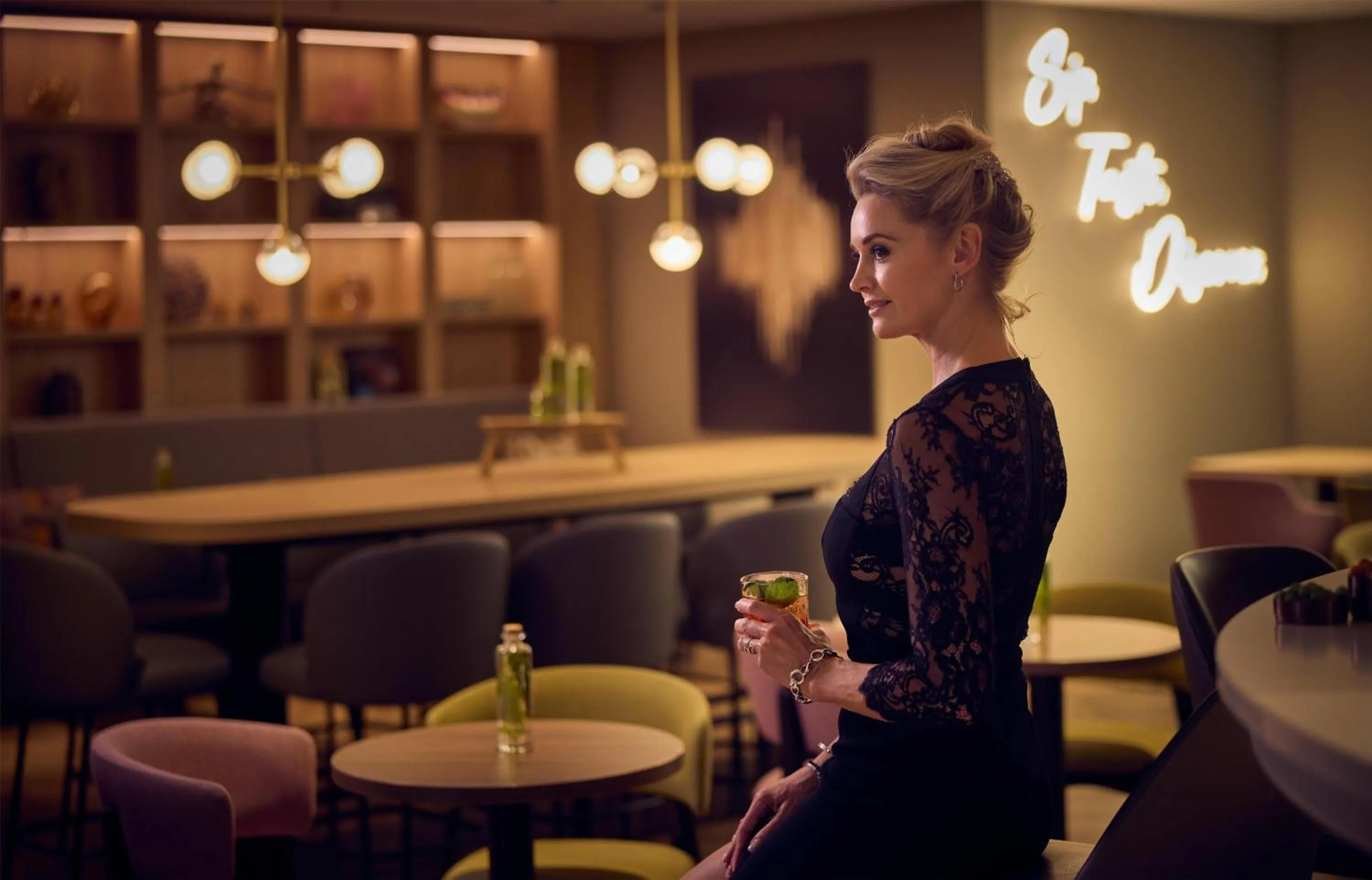 Lounge or bar in Hilton Garden Inn Leiden