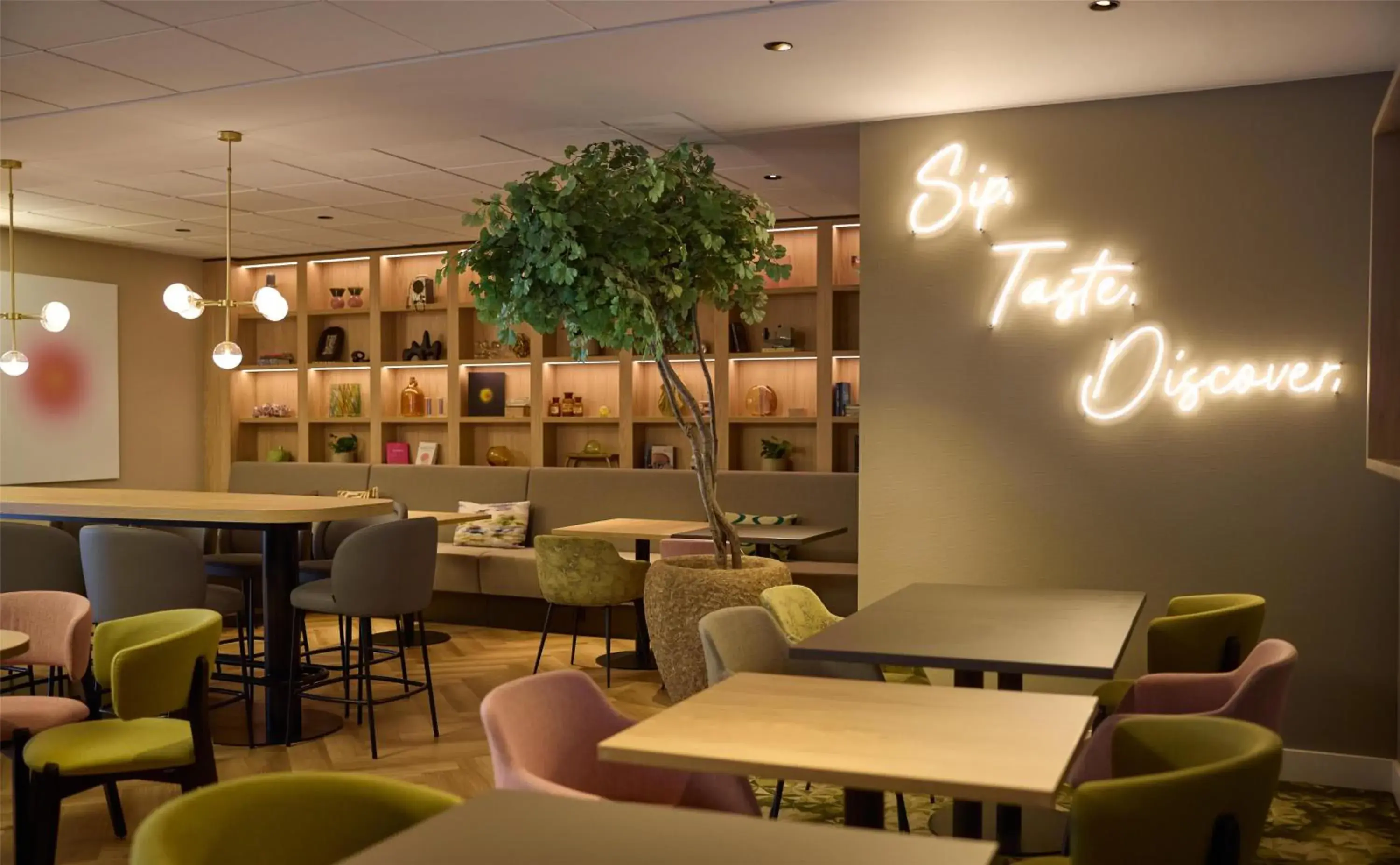 Lounge or bar in Hilton Garden Inn Leiden Lounge or bar in Hilton Garden Inn Leiden