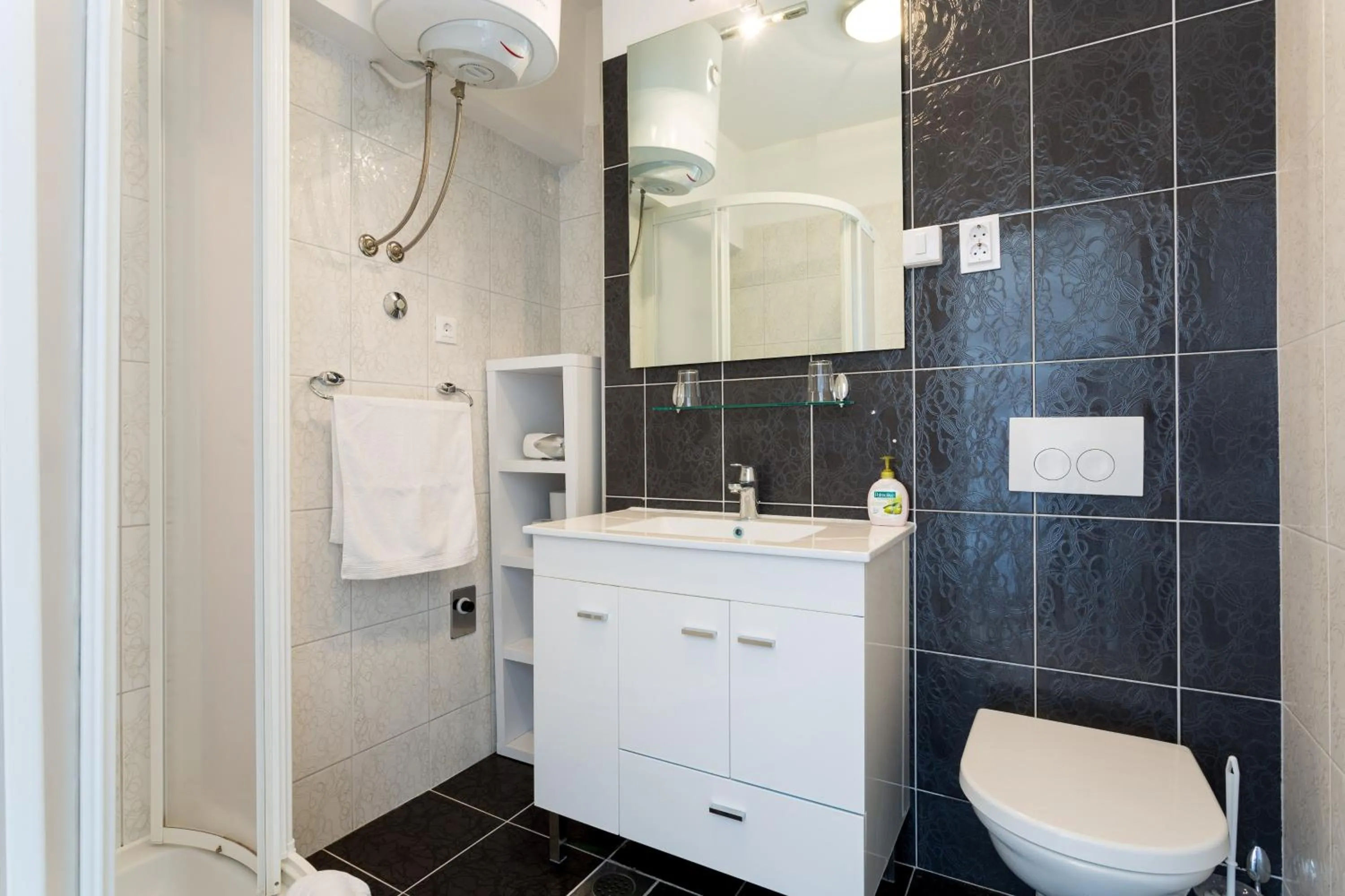 Bathroom in Adriatic Queen Rooms & Apartments