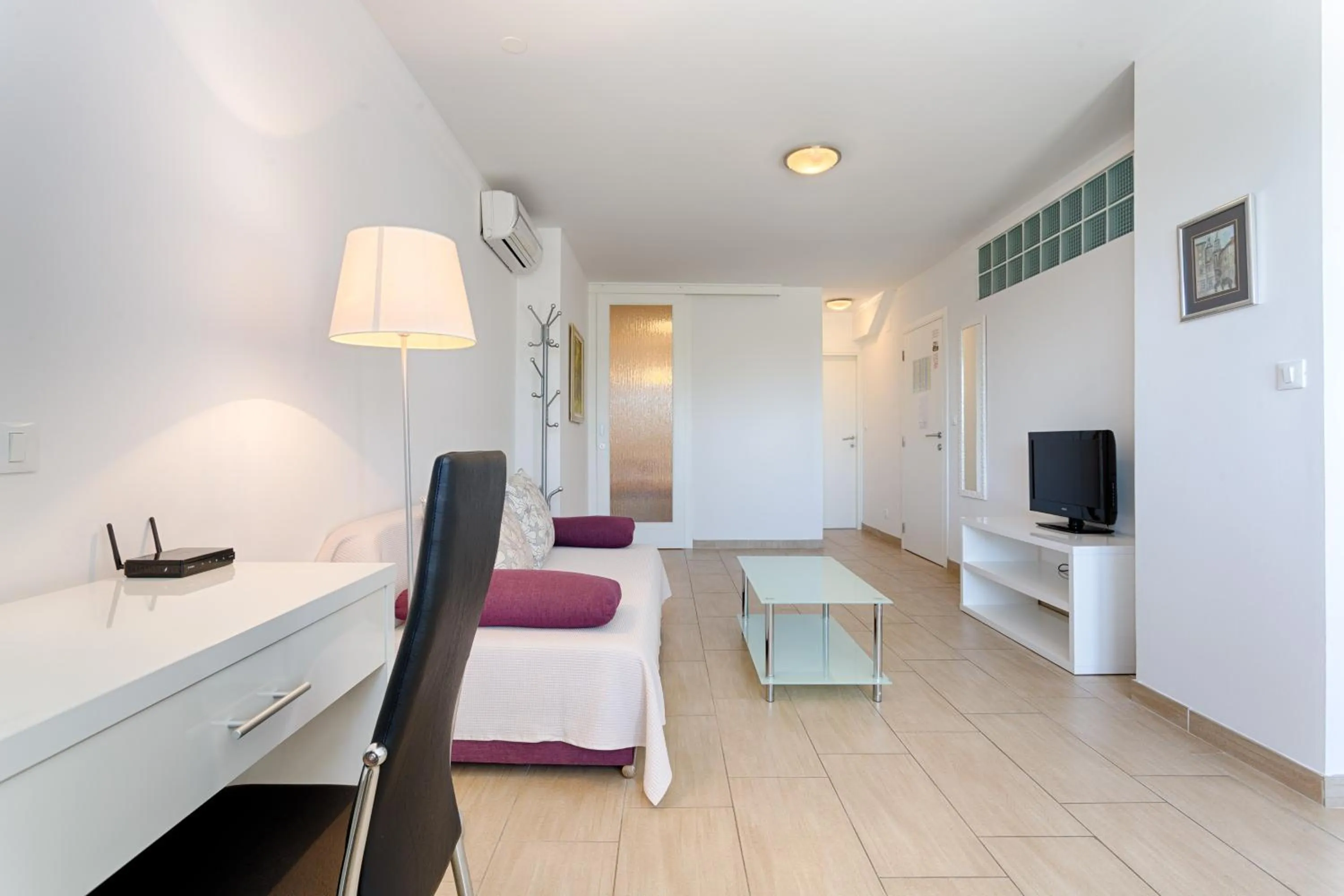 Living room, Bed in Adriatic Queen Rooms & Apartments