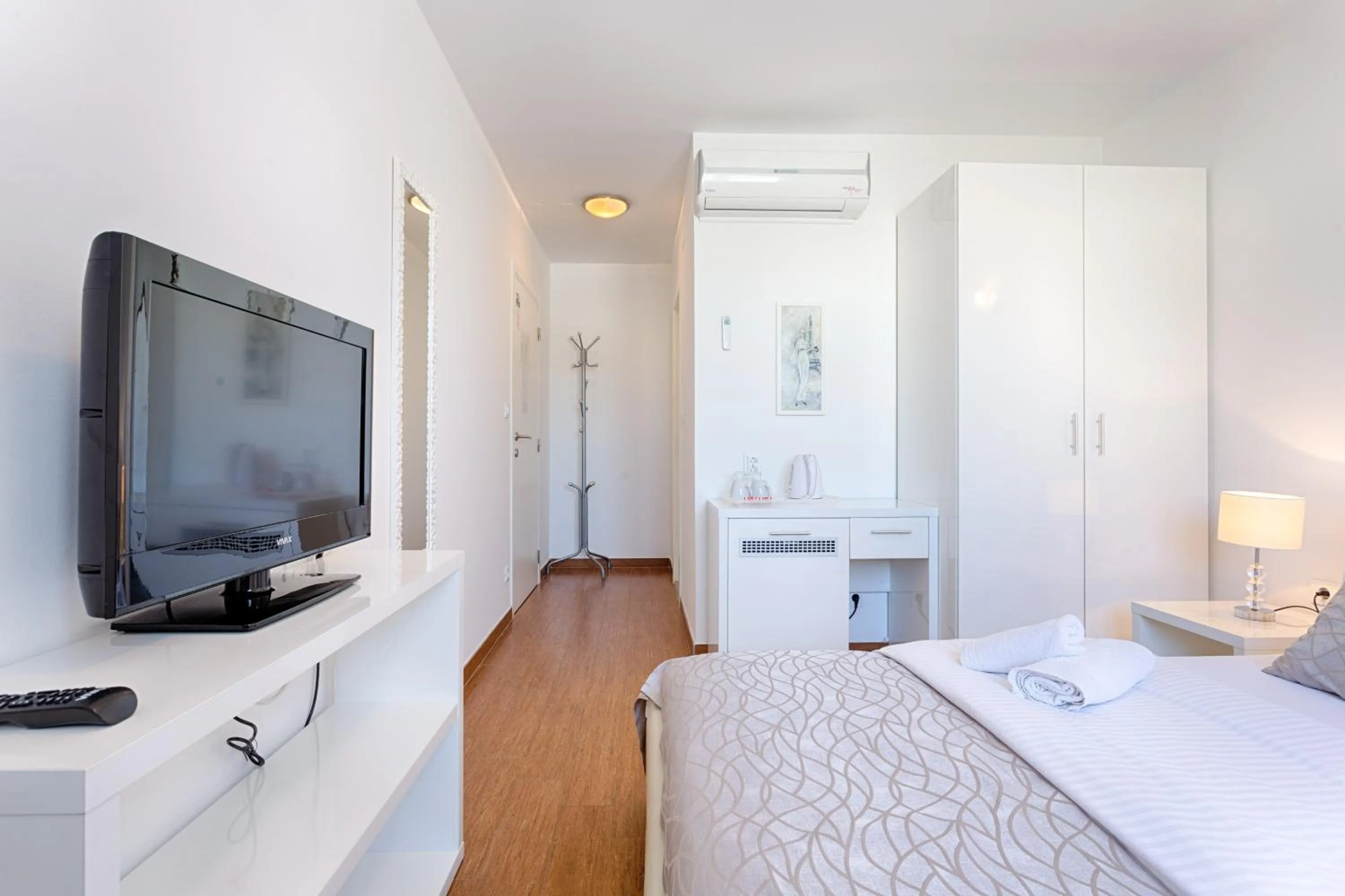 TV and multimedia, Bed in Adriatic Queen Rooms & Apartments