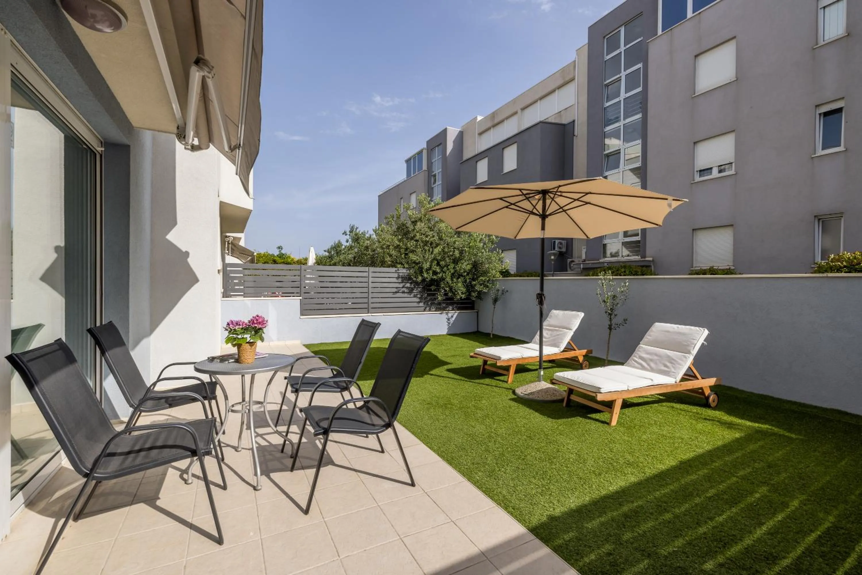 Garden in Adriatic Queen Rooms & Apartments