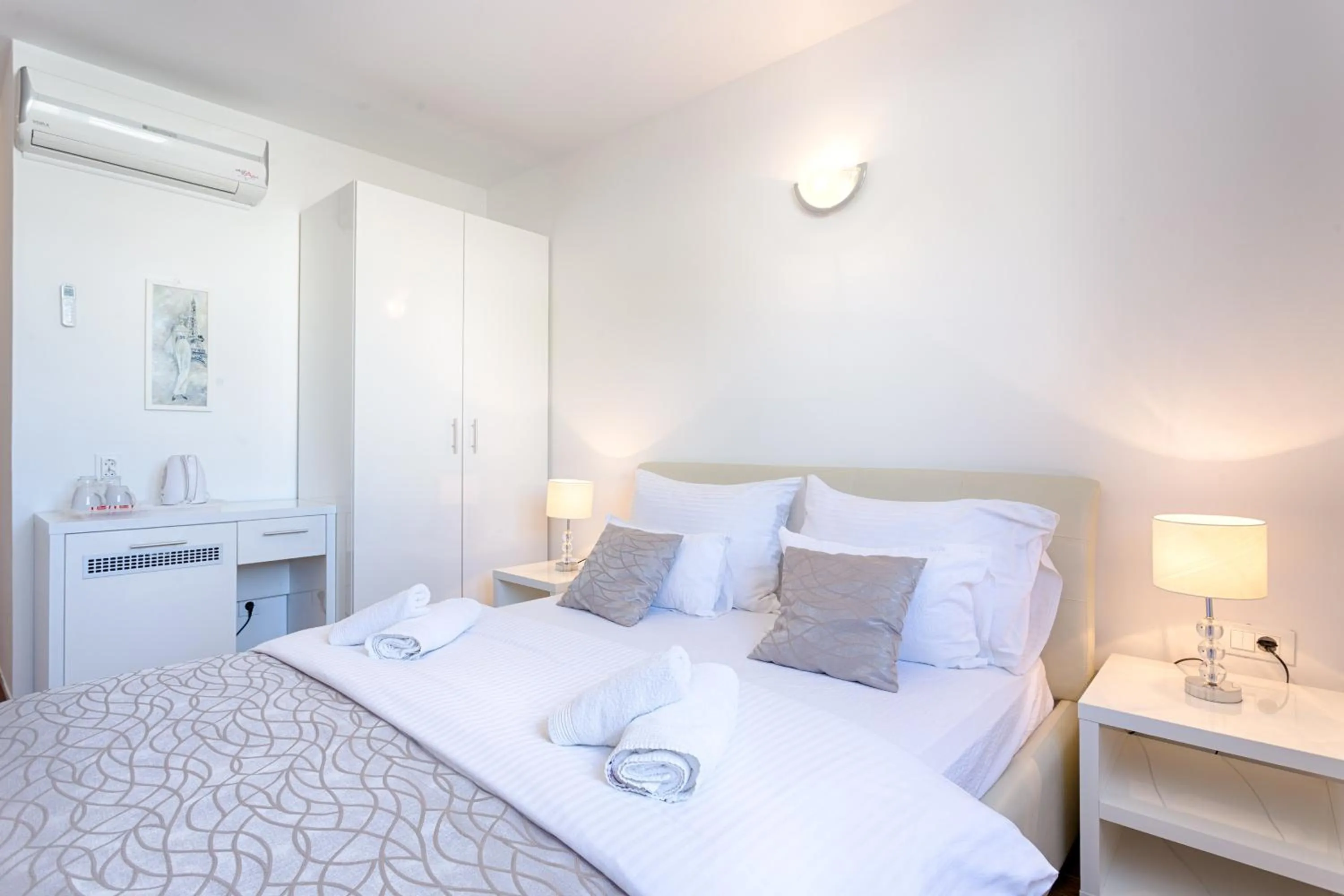 Bedroom, Bed in Adriatic Queen Rooms & Apartments