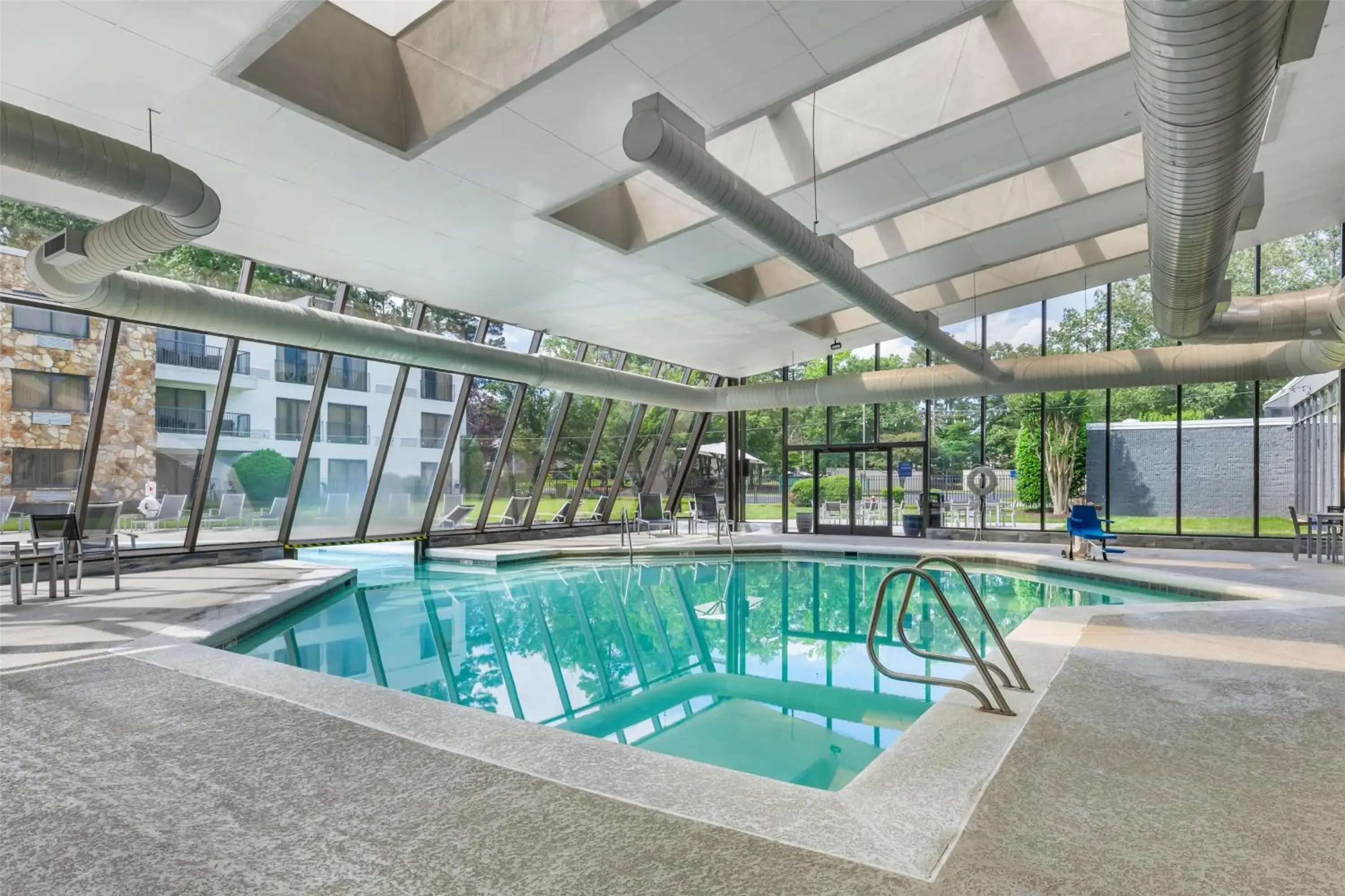 Pool view in Doubletree by Hilton Hotel Williamsburg Pool view in Doubletree by Hilton Hotel Williamsburg