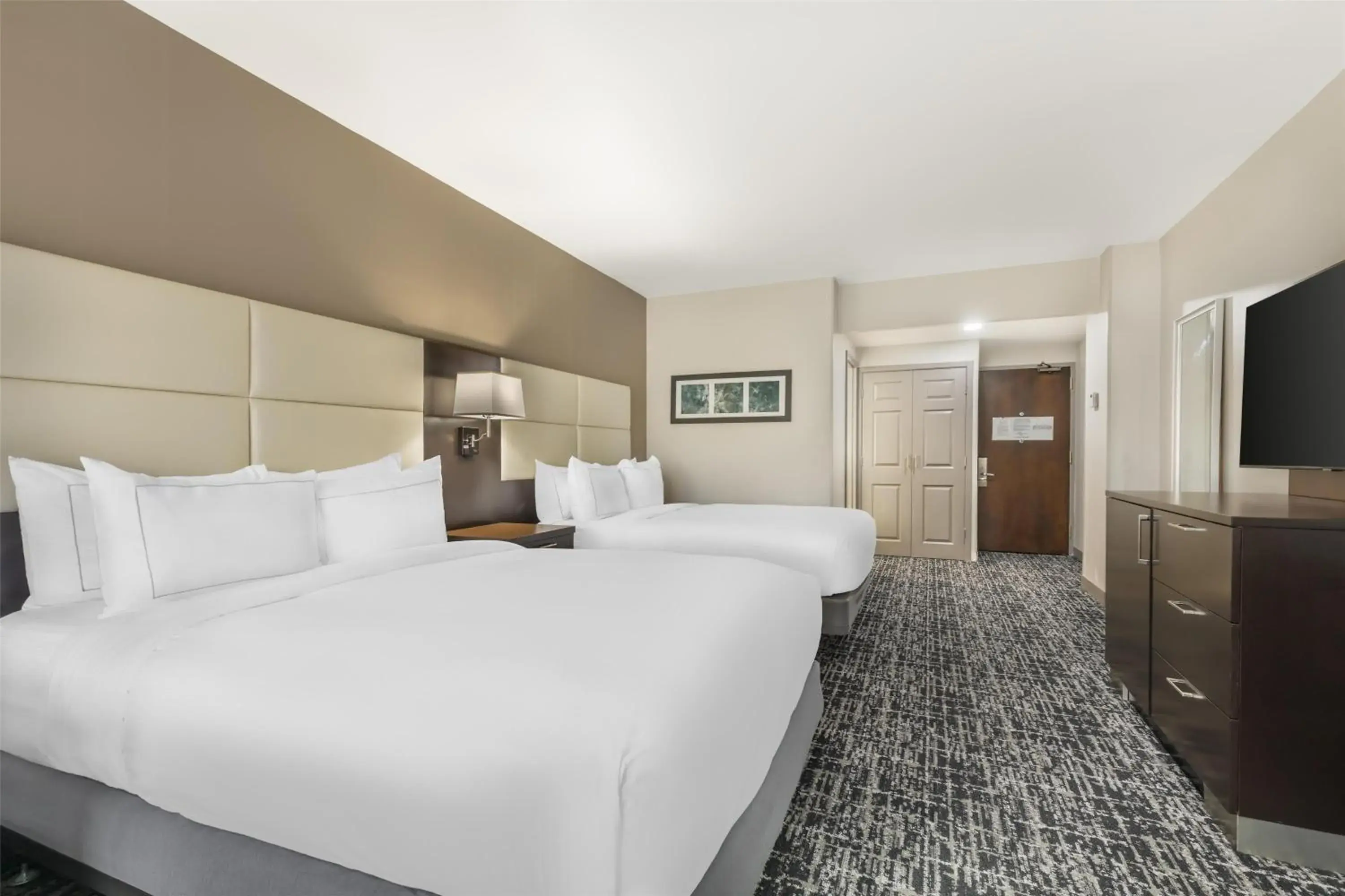 Queen Room with Two Queen Beds and Sofa Bed - Non-Smoking in Doubletree by Hilton Hotel Williamsburg Queen Room with Two Queen Beds and Sofa Bed - Non-Smoking in Doubletree by Hilton Hotel Williamsburg