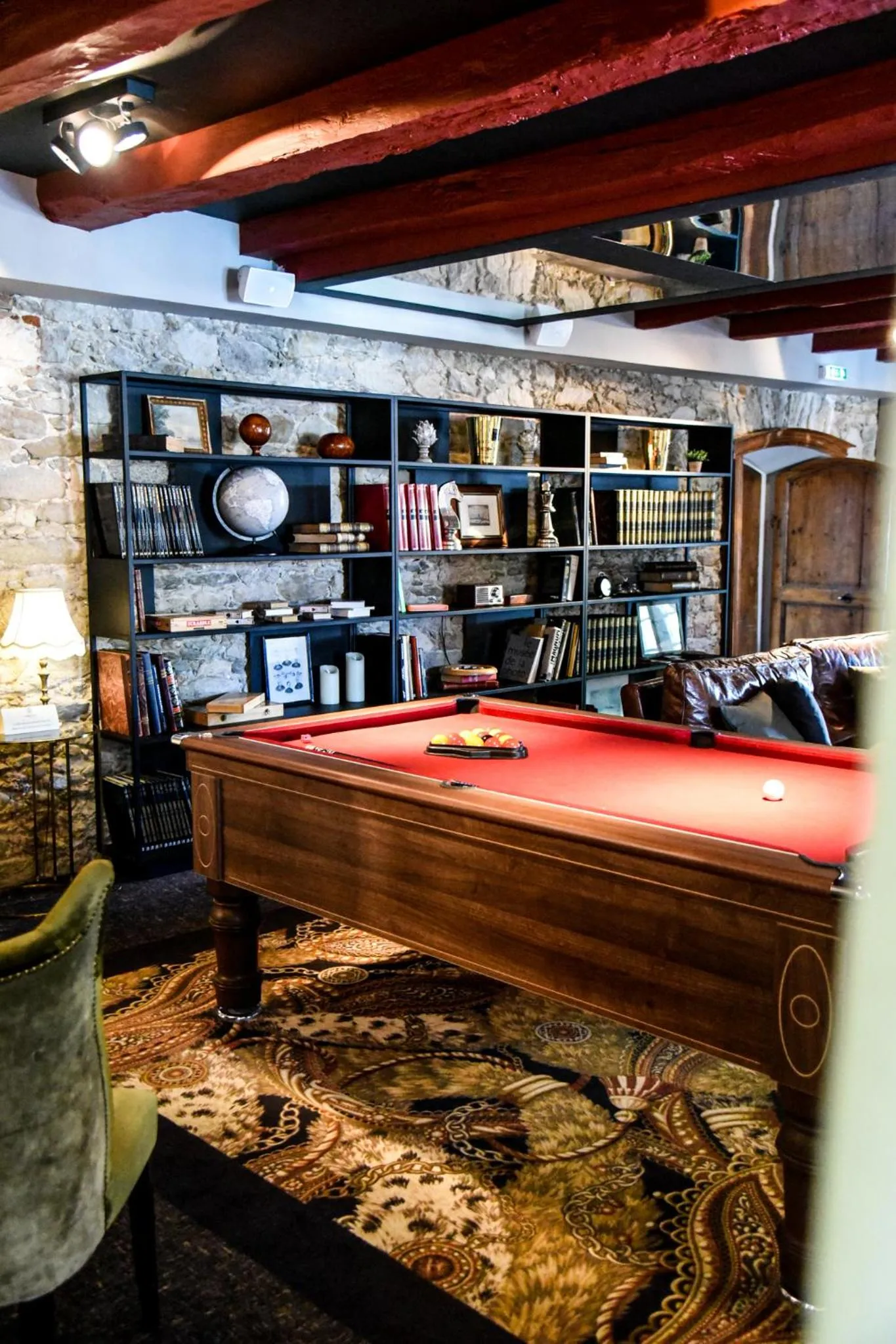Billiard in Le Général d'Elbée Hotel & Spa - Teritoria