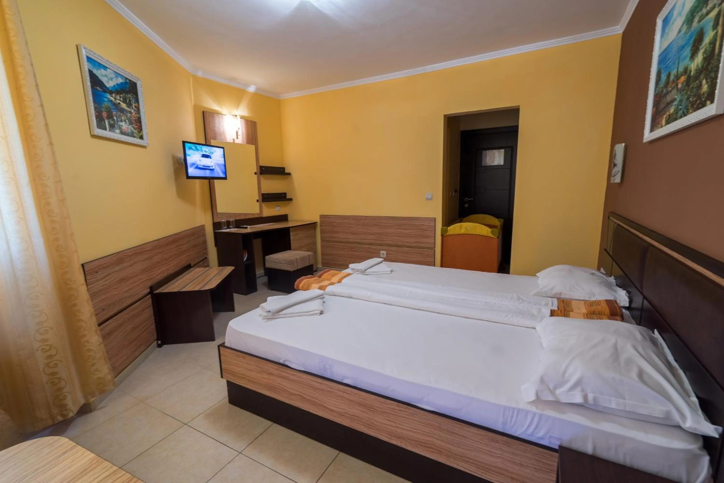 TV and multimedia, Bed in Hotel Luxor