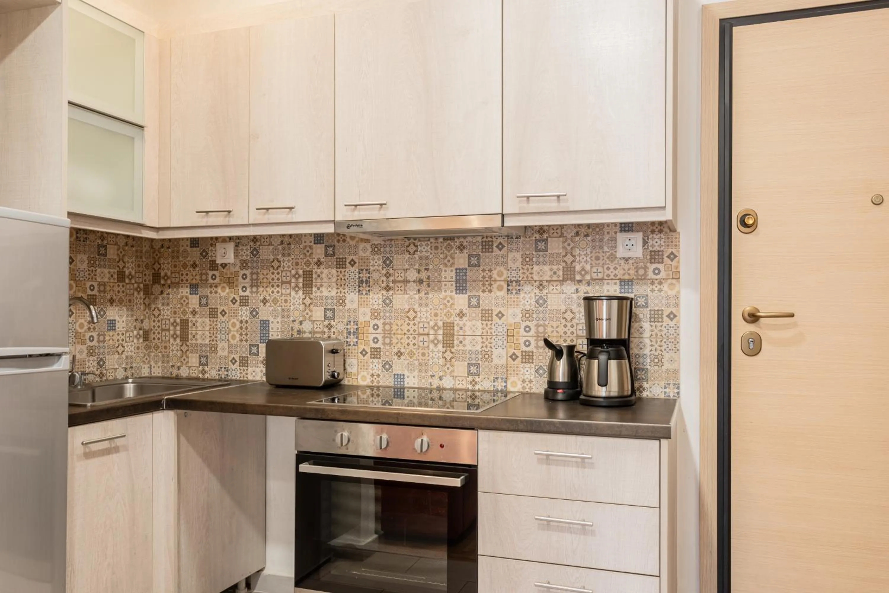 toaster in Nicholas Point Apartments and Rooms