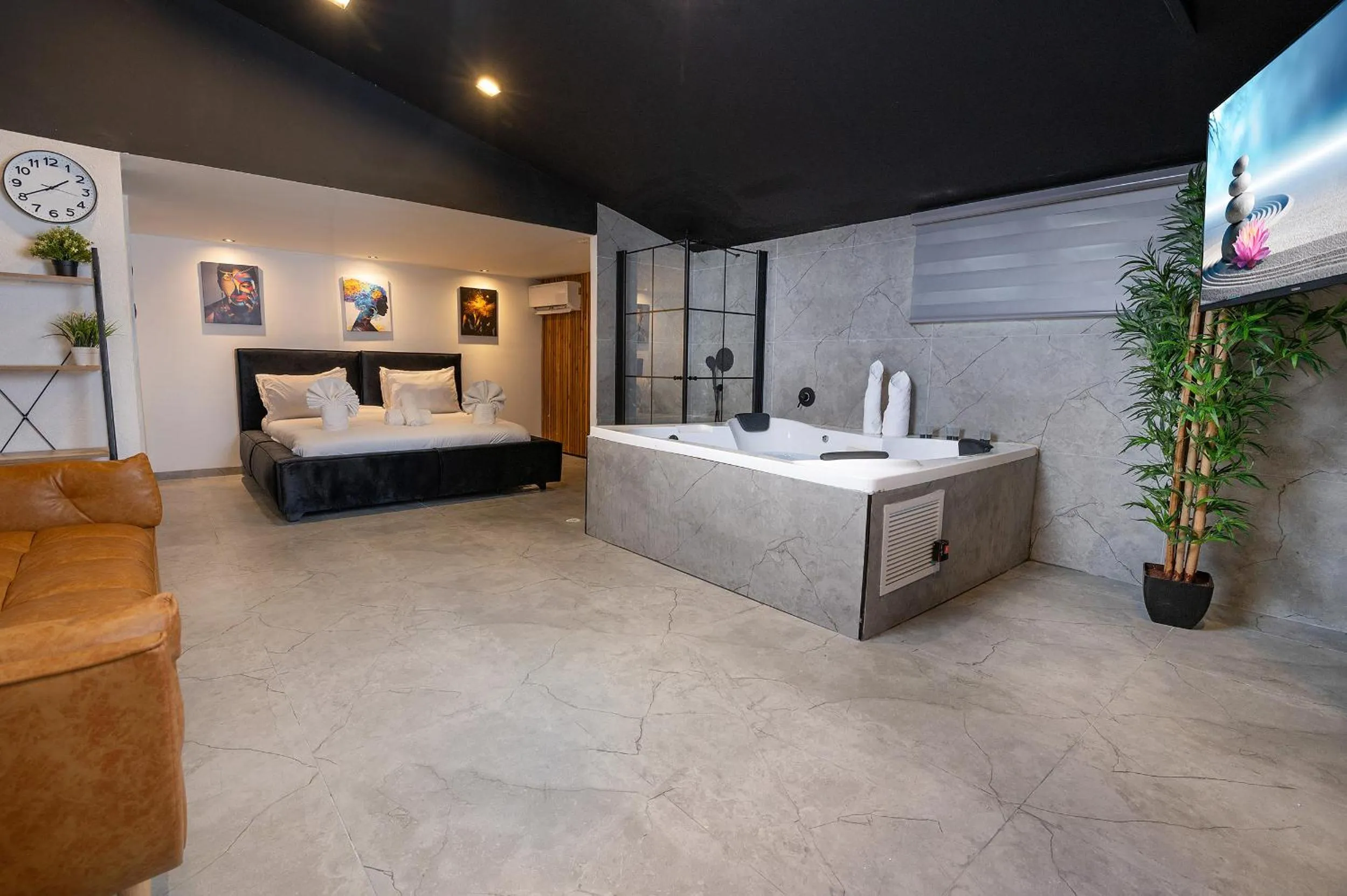 Bed in Lago Suites Hotel