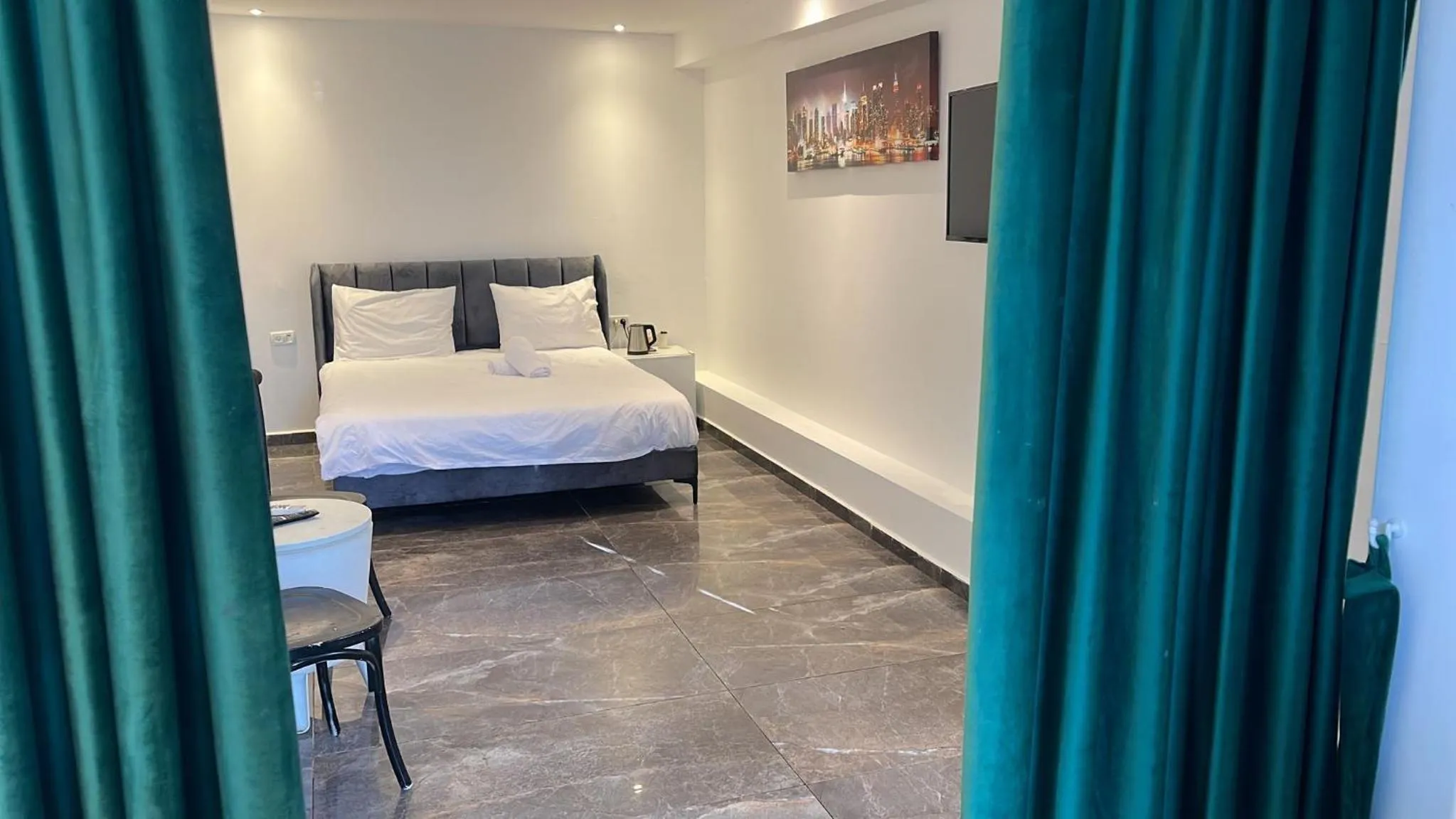 Bed in Lago Suites Hotel