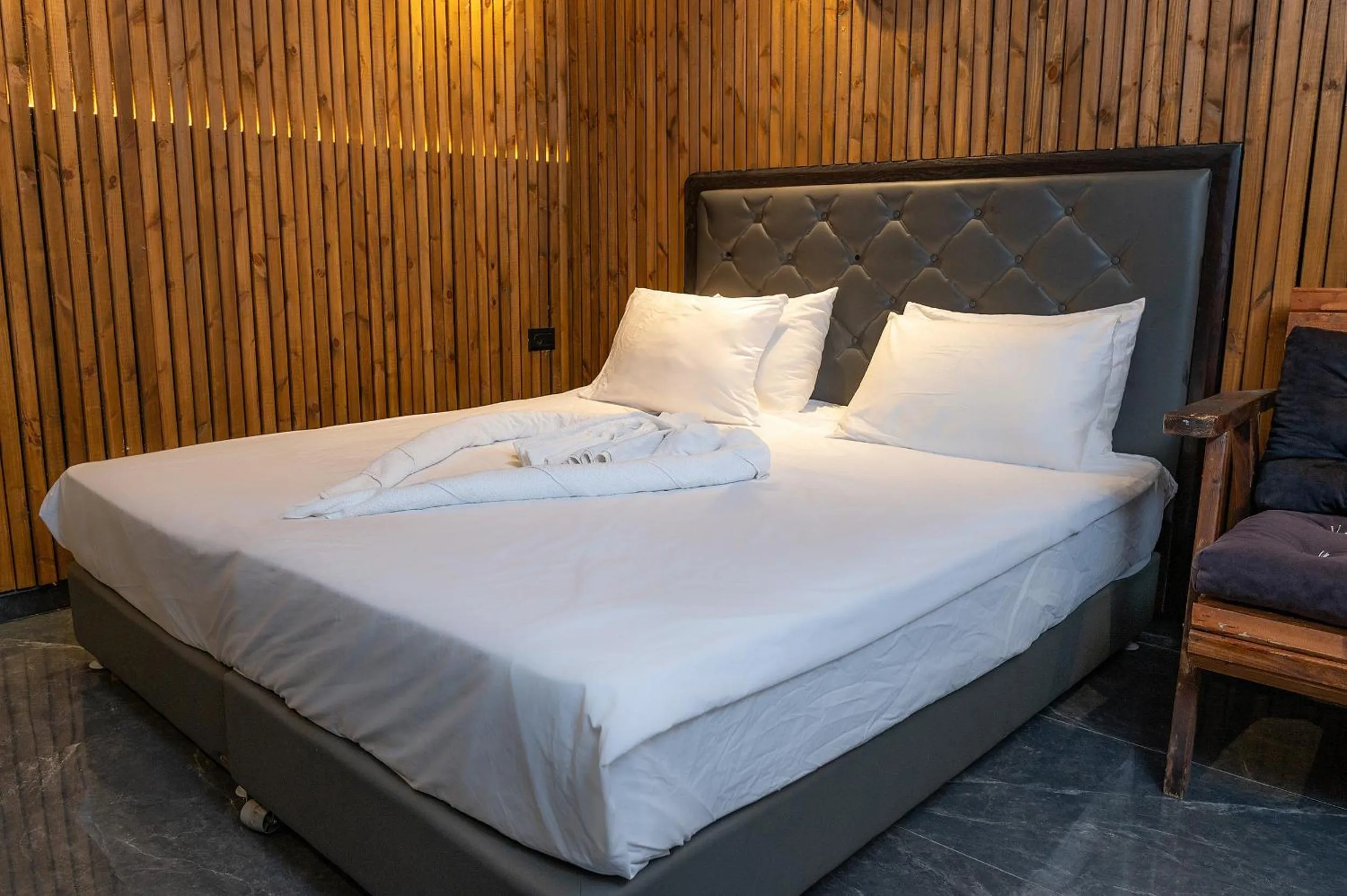 Bed in Lago Suites Hotel