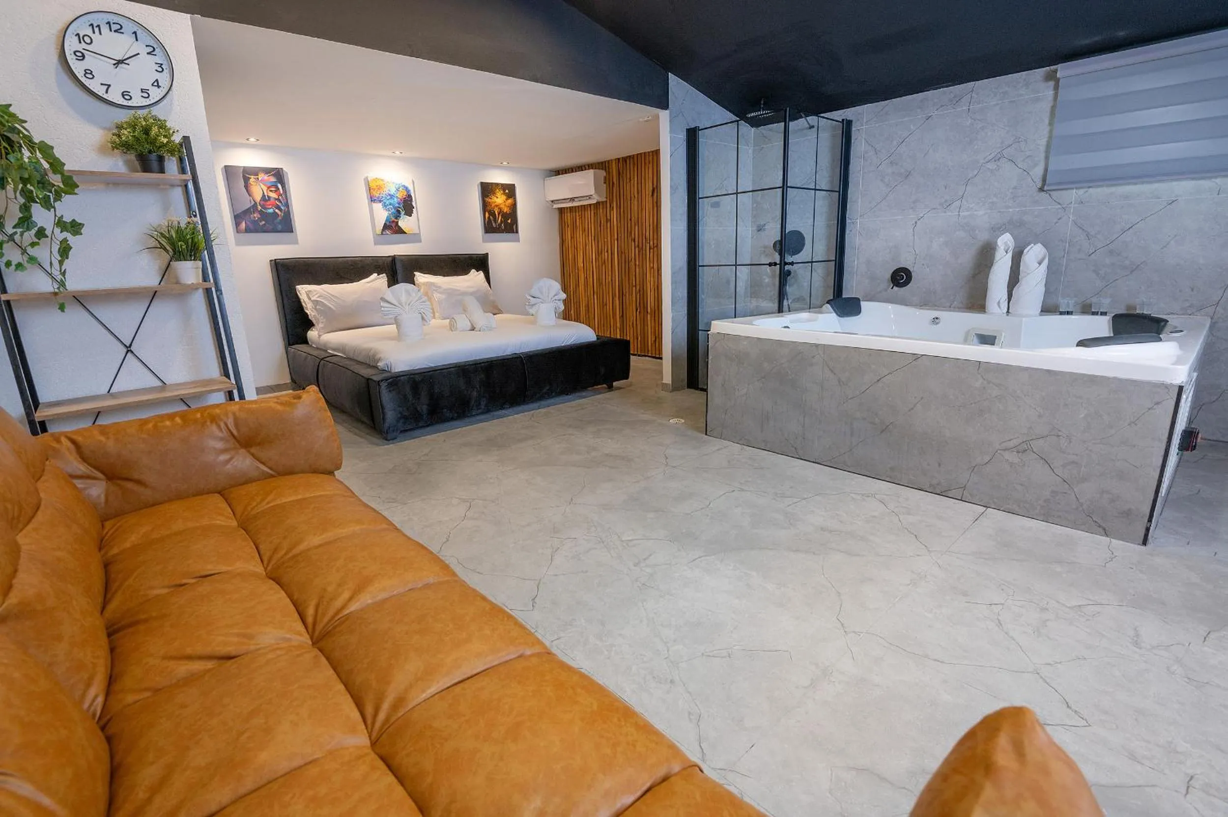 Bed in Lago Suites Hotel