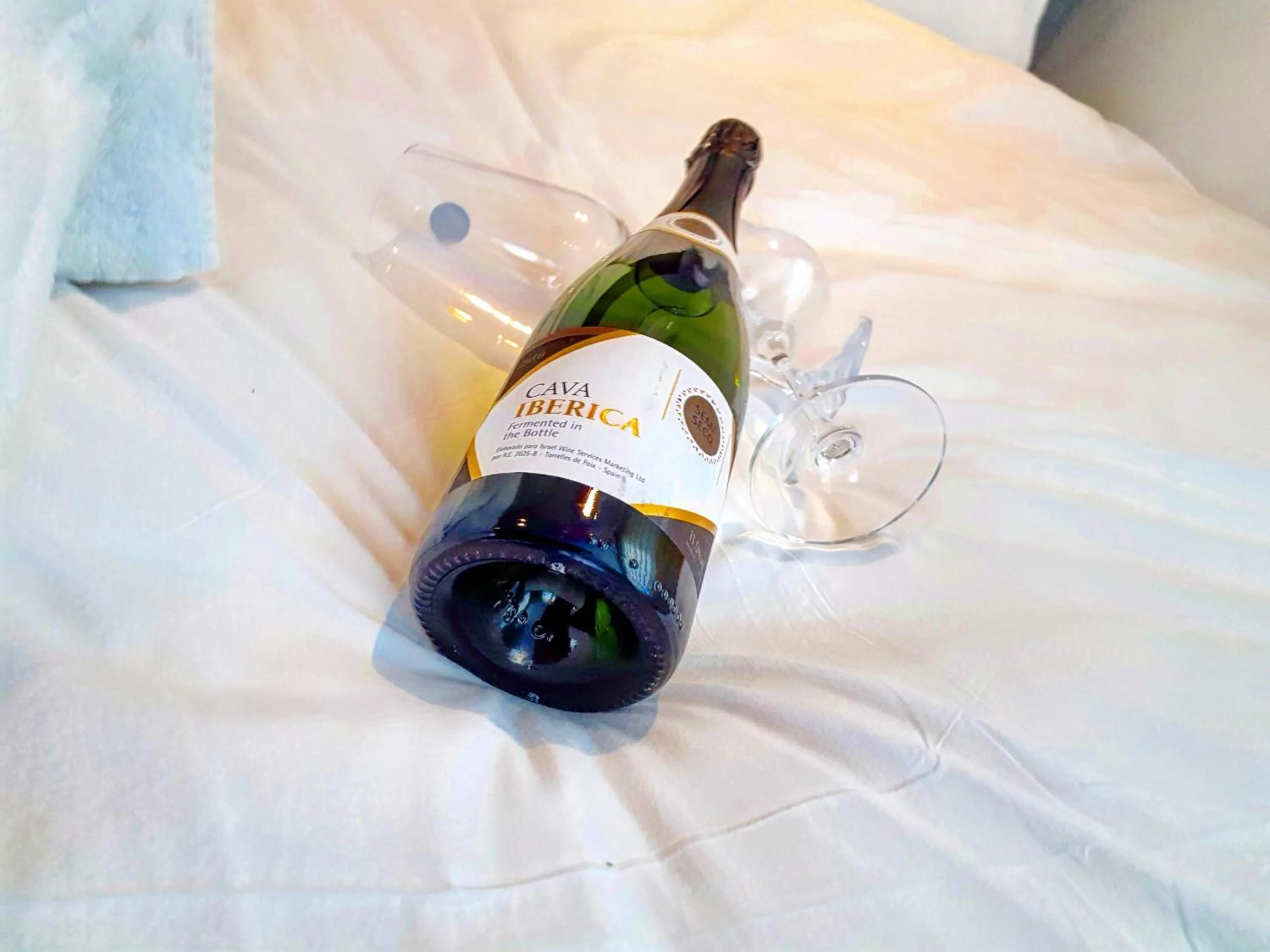 Drinks, Bed in Lago Suites Hotel