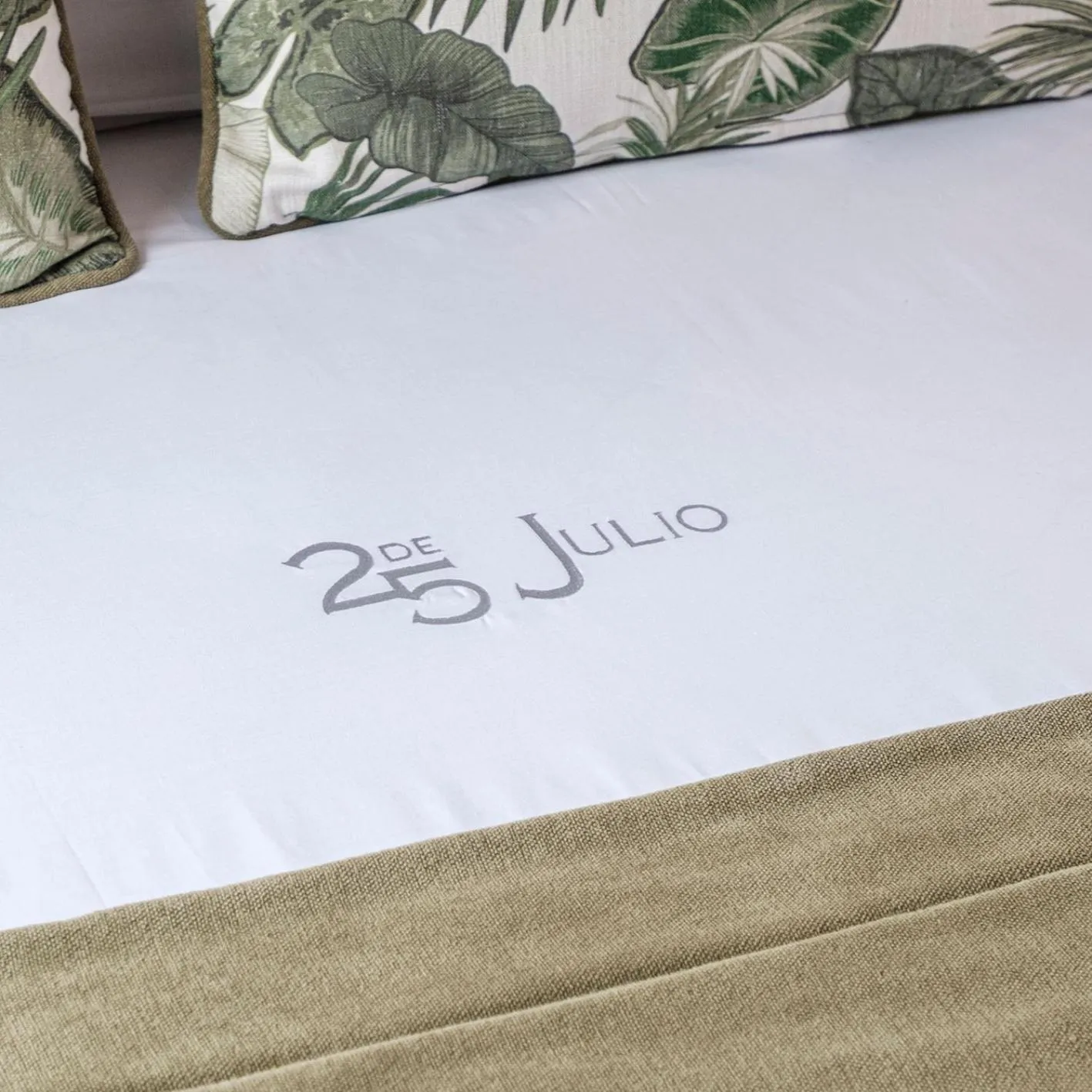 Decorative detail, Bed in PR 25 de Julio