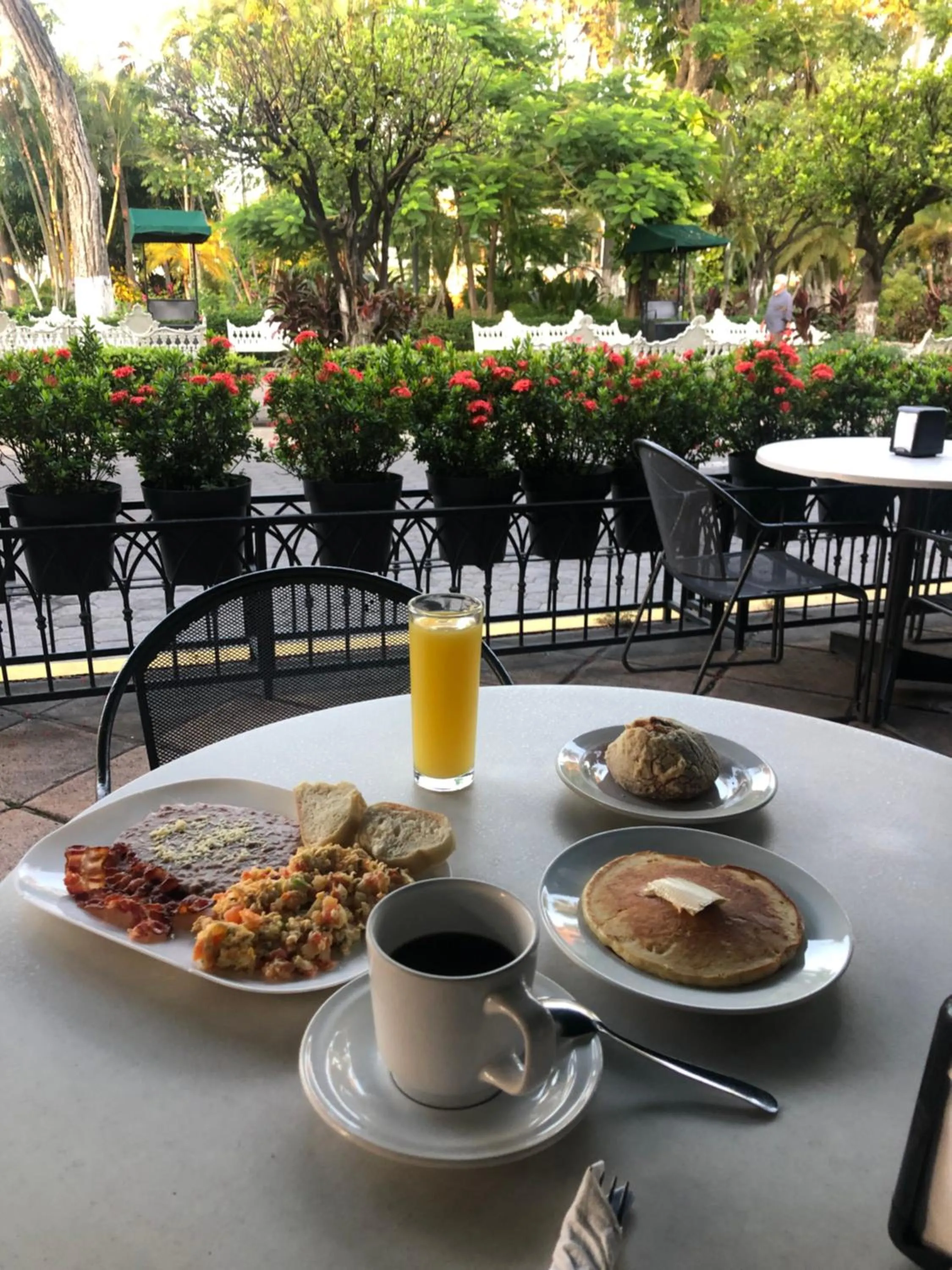 Restaurant/places to eat in Hotel Concierge Plaza Colima