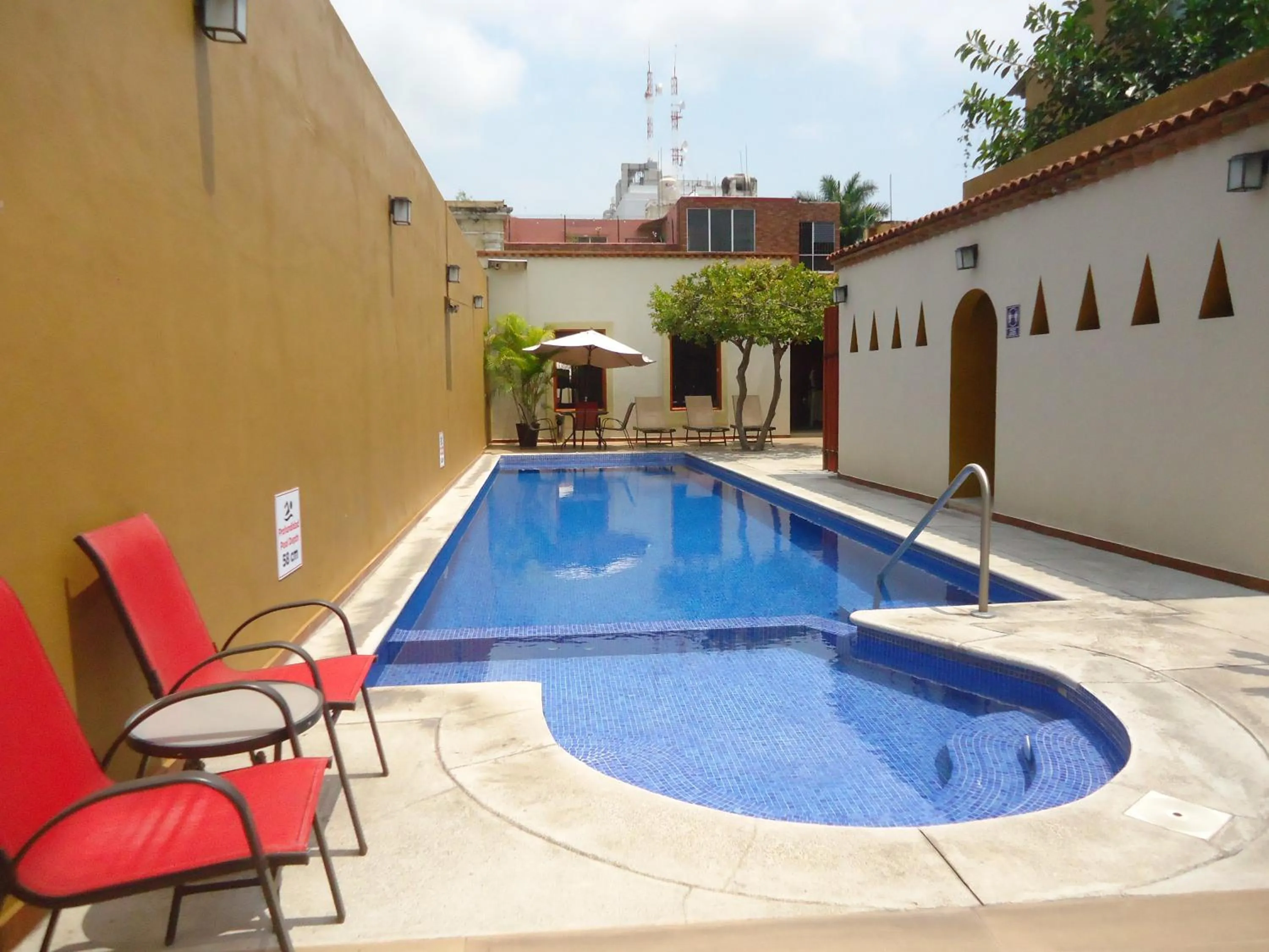 Swimming pool in Hotel Concierge Plaza Colima