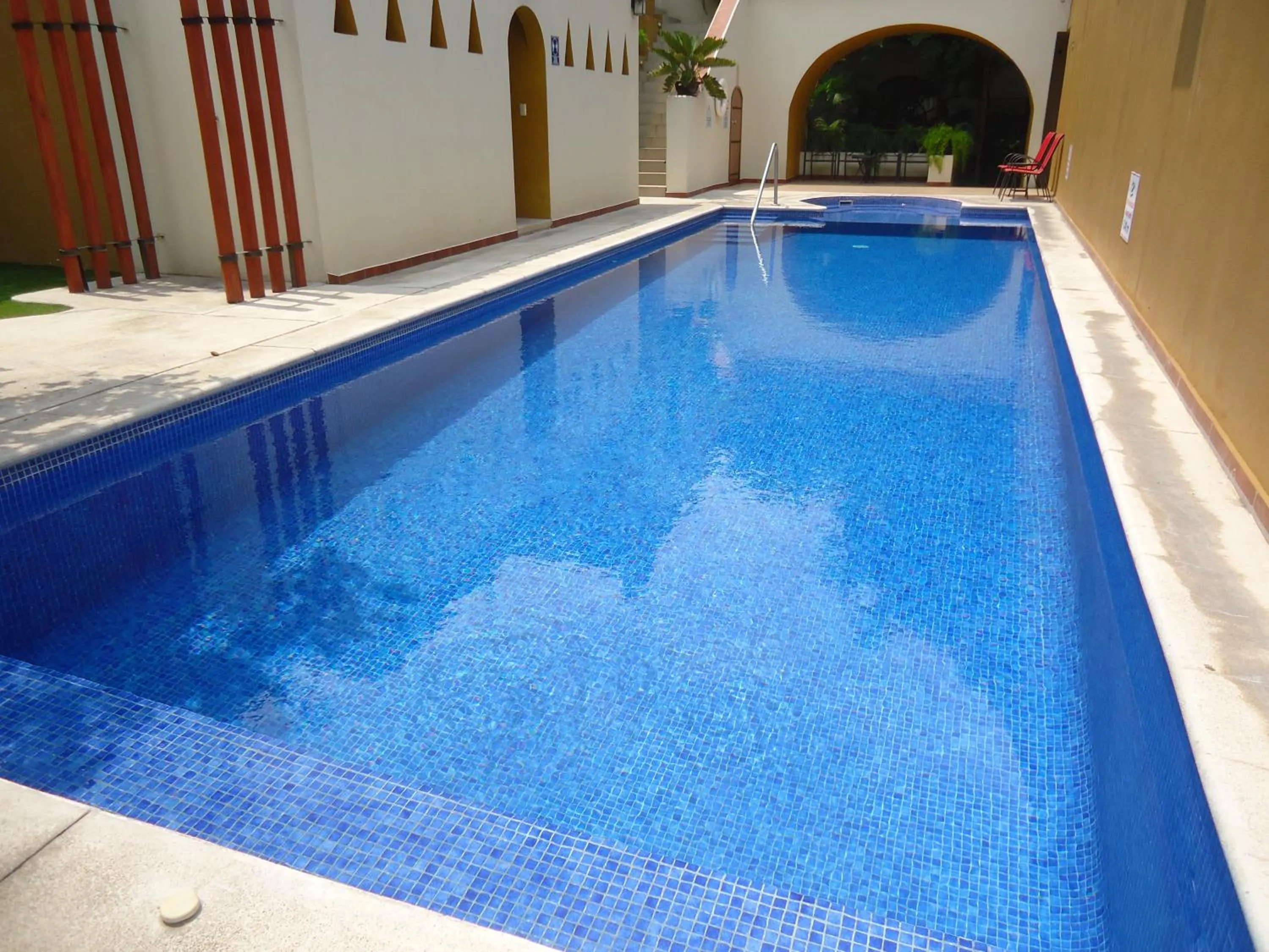Swimming pool in Hotel Concierge Plaza Colima