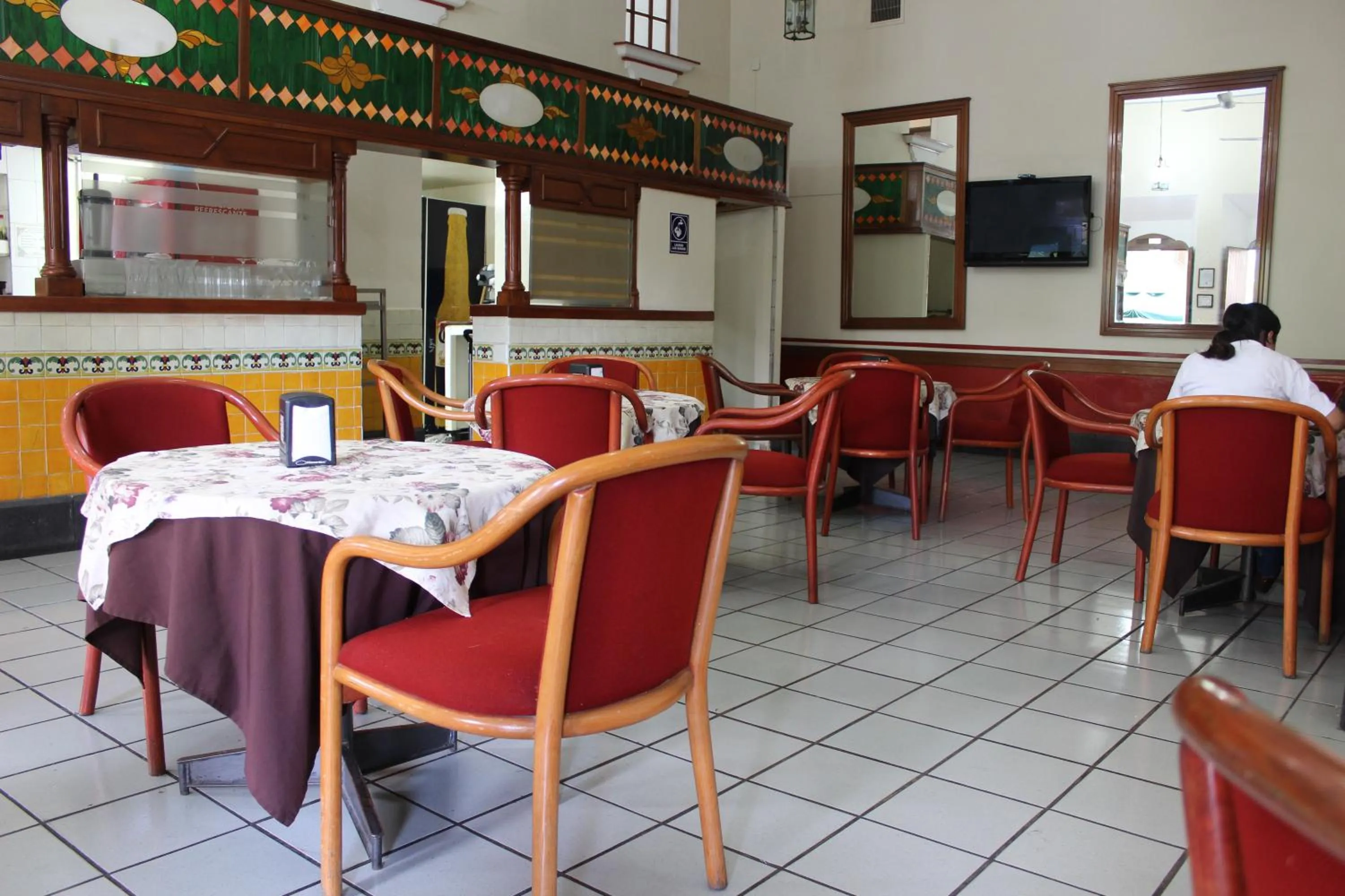 Restaurant/places to eat in Hotel Concierge Plaza Colima