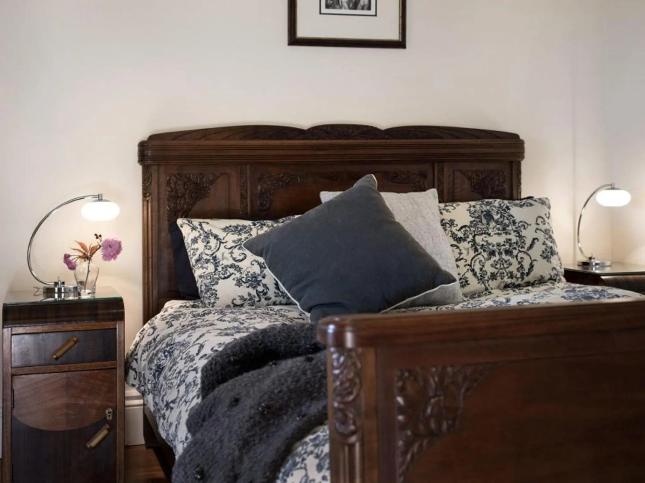 Bedroom, Bed in Gladville- old world charm with stunning views