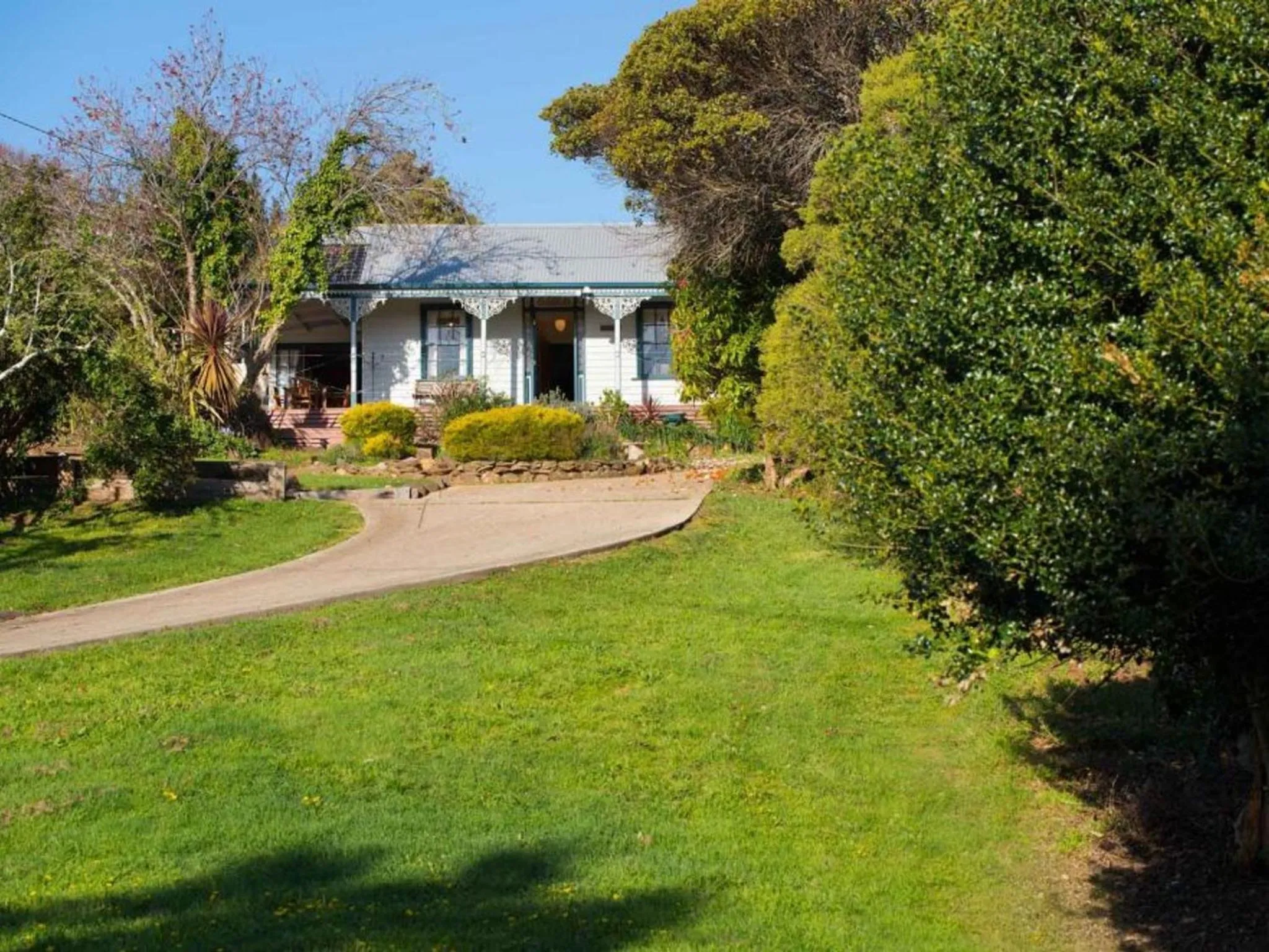 Natural landscape in Gladville- old world charm with stunning views