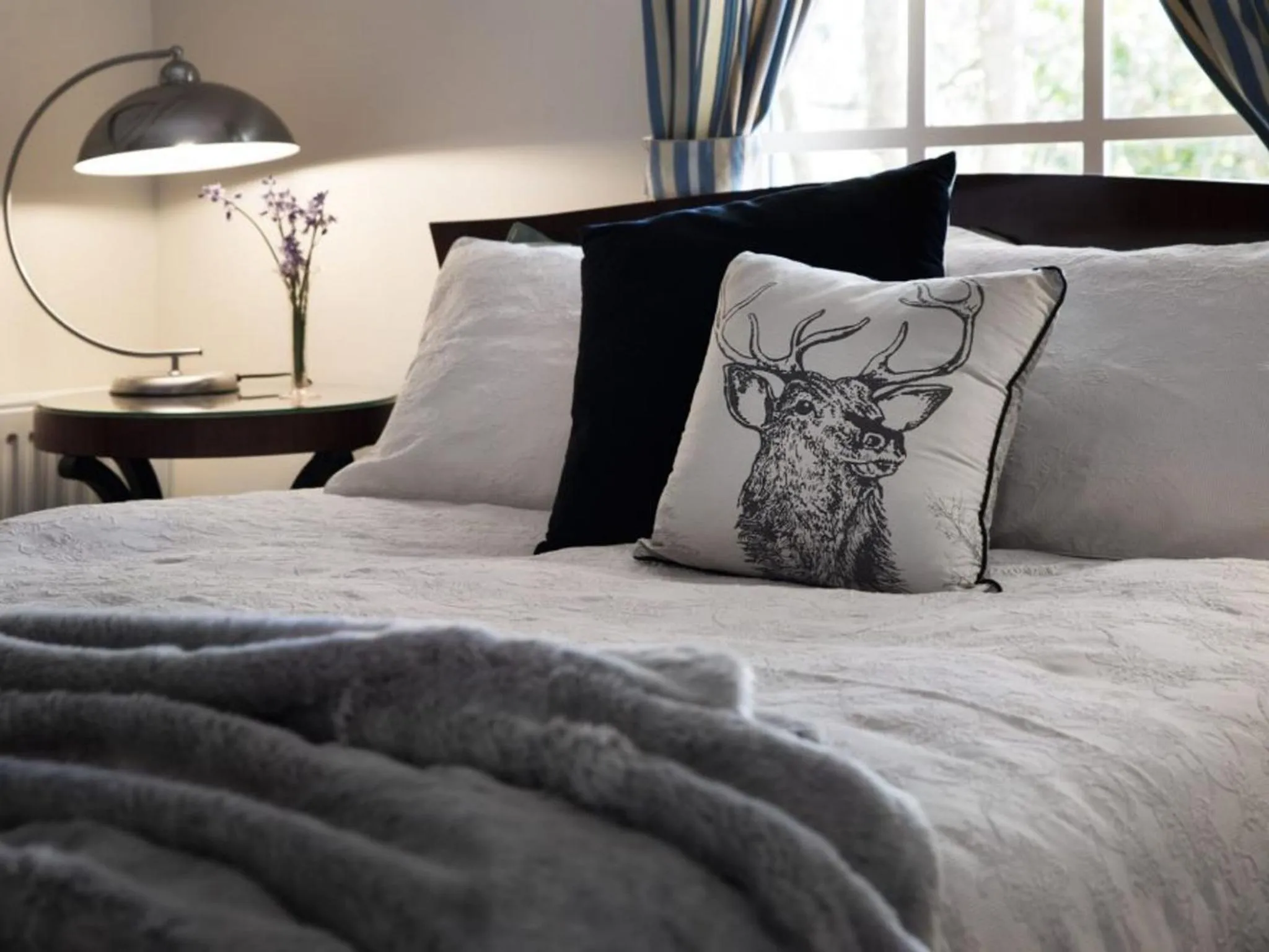 Bedroom, Bed in Gladville- old world charm with stunning views