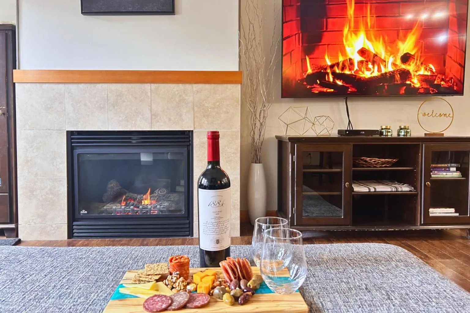 Suites with Pool & Hot tubs managed by Little Sister Getaways