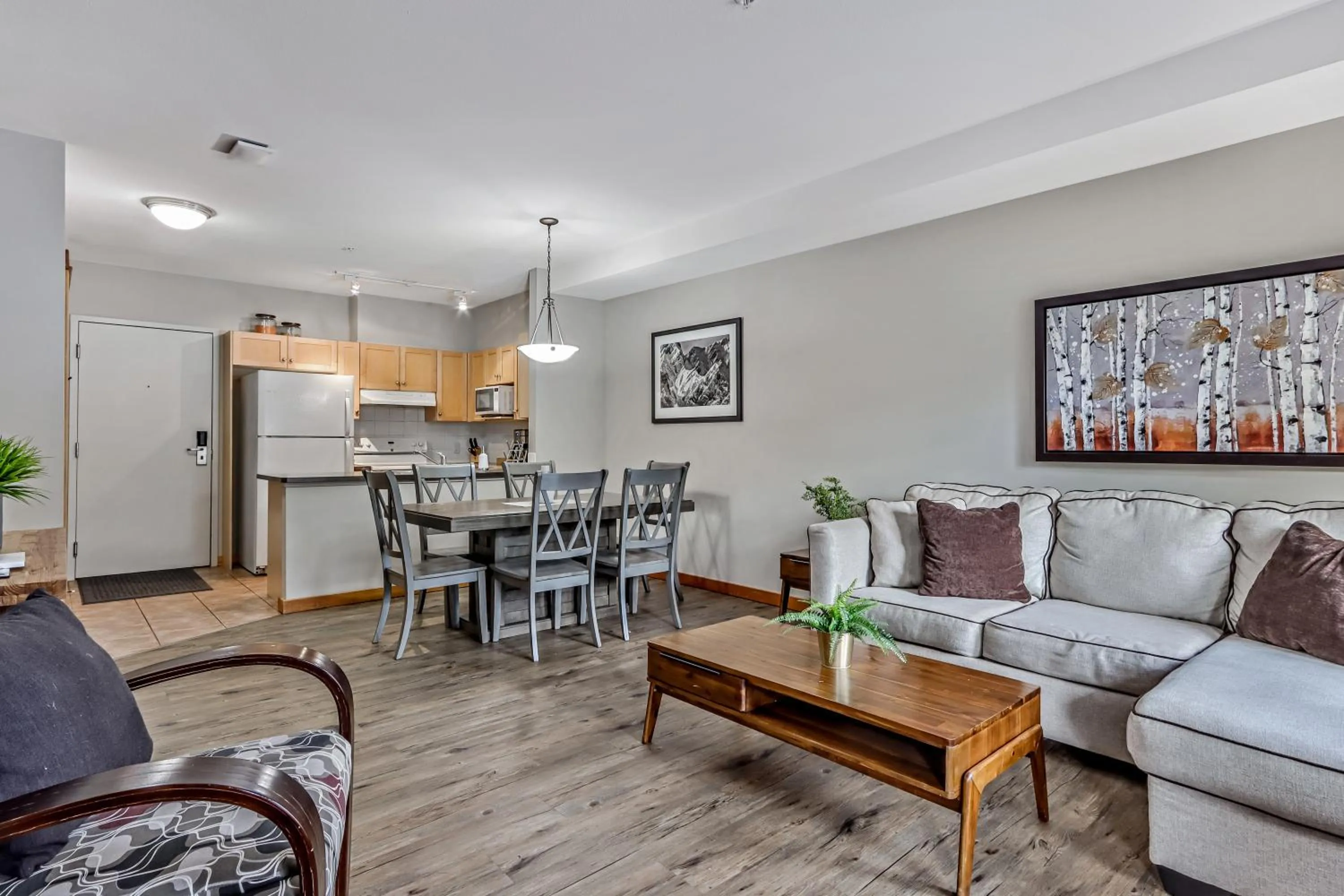 Living room in Suites with Pool & Hot tubs managed by Little Sister Getaways