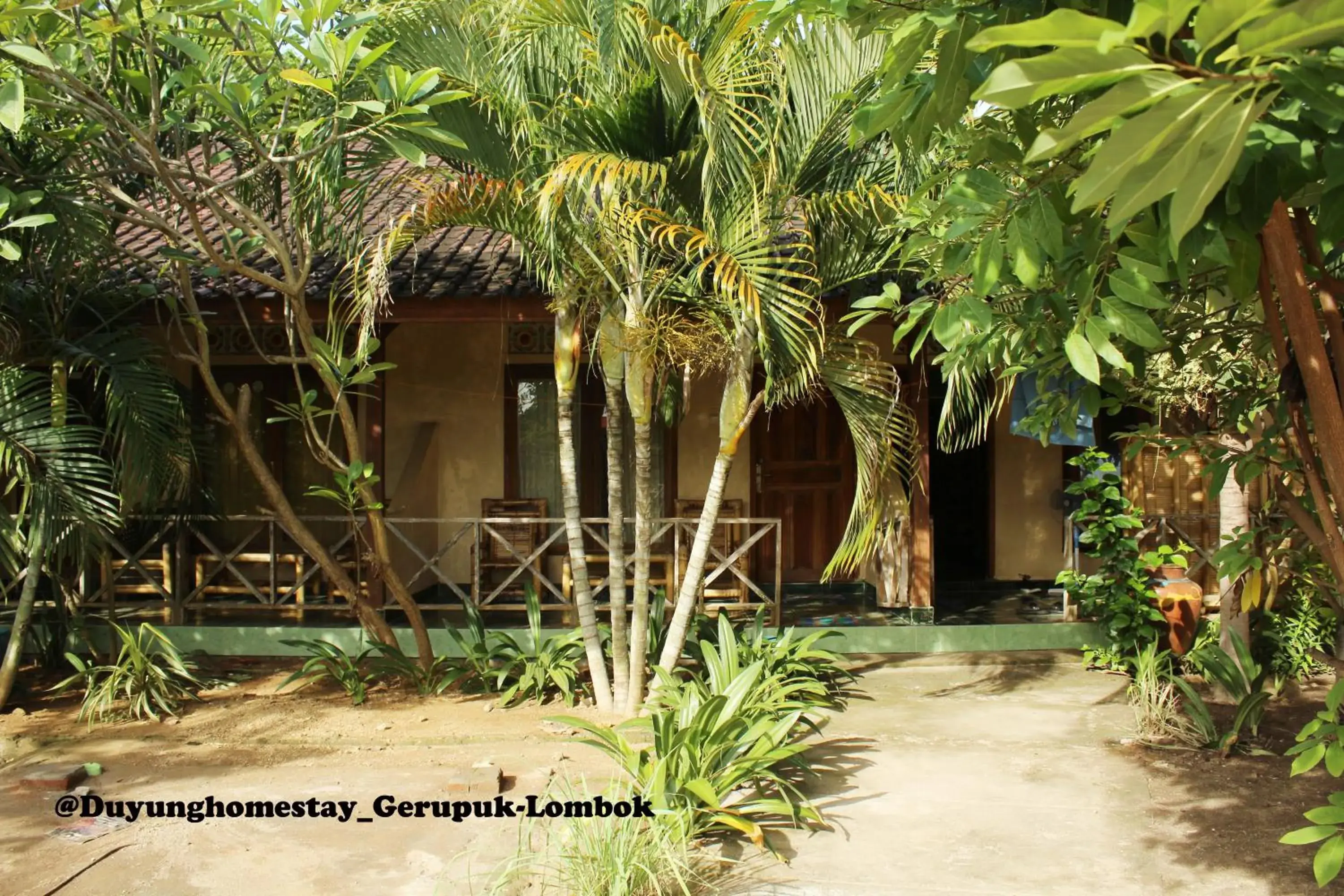 Facade/entrance in Duyung Rooms & Resto Gerupuk Facade/entrance in Duyung Rooms & Resto Gerupuk