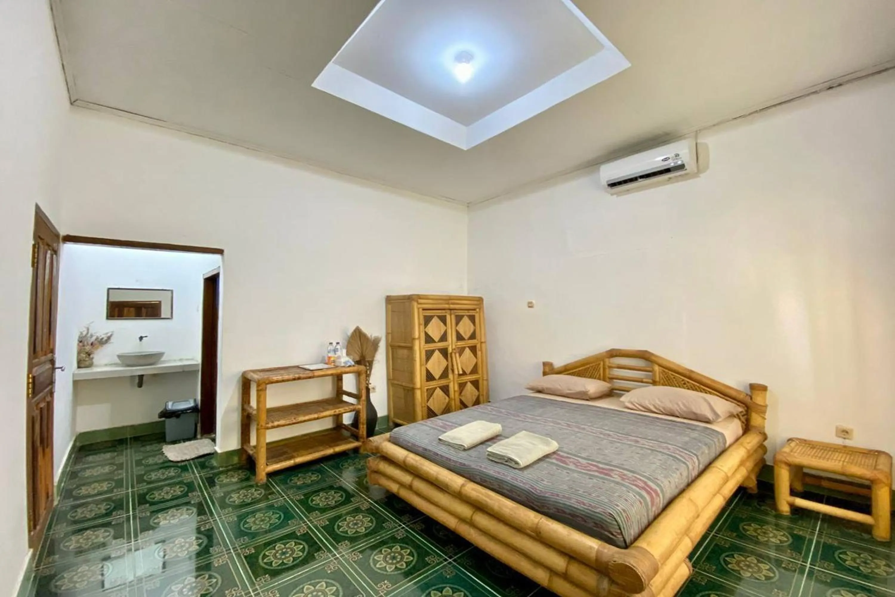 Bed in Duyung Rooms & Resto Gerupuk