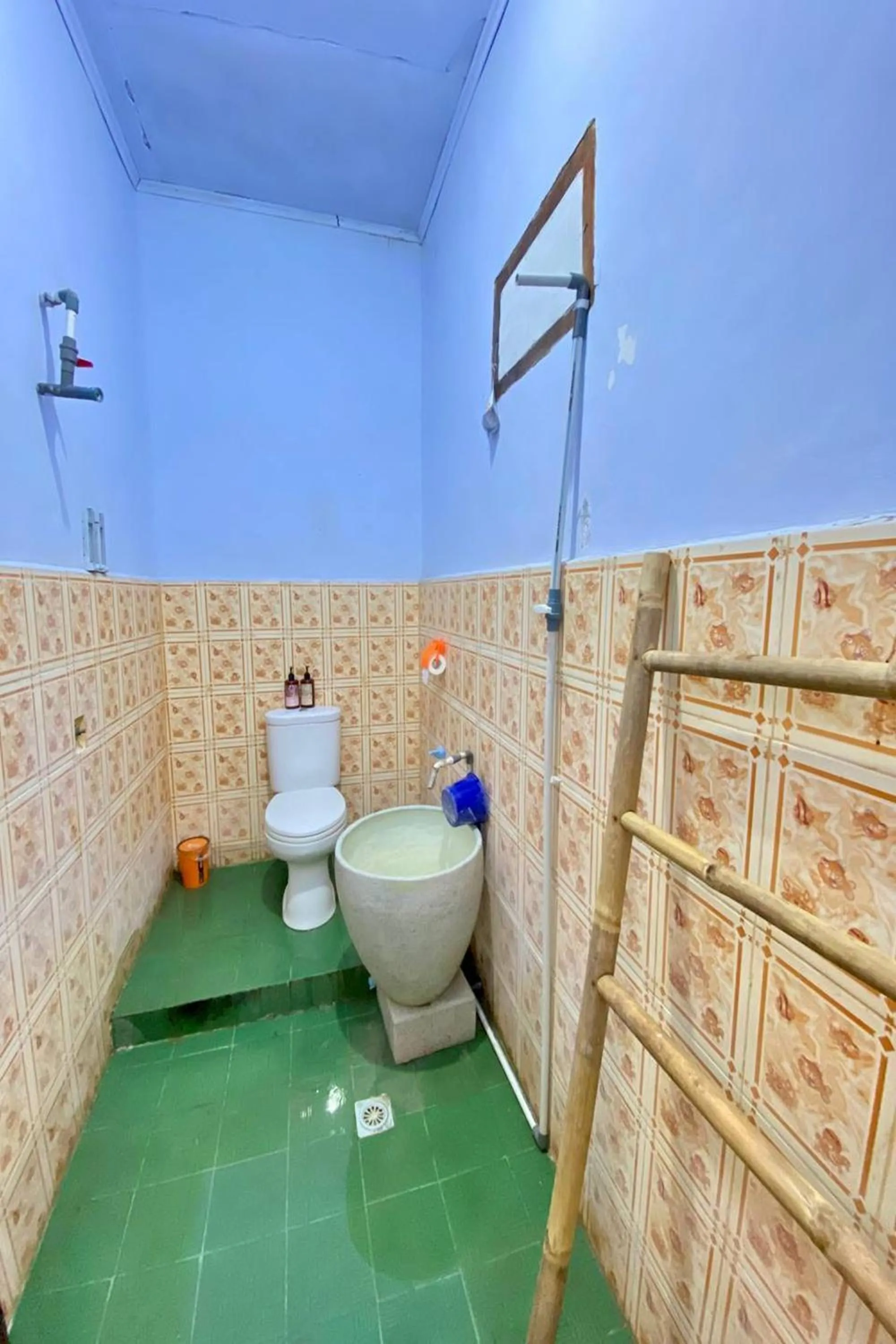 Bathroom in Duyung Rooms & Resto Gerupuk