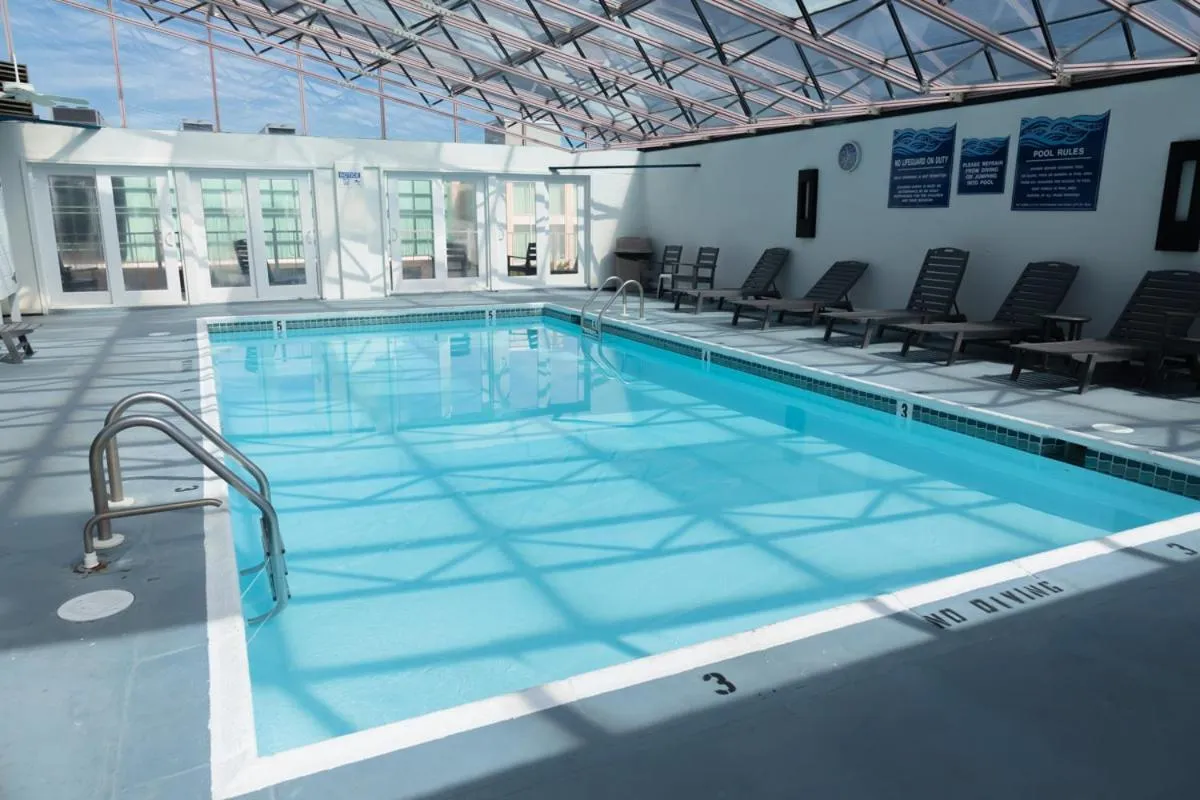 Swimming pool in Admiral on Baltimore