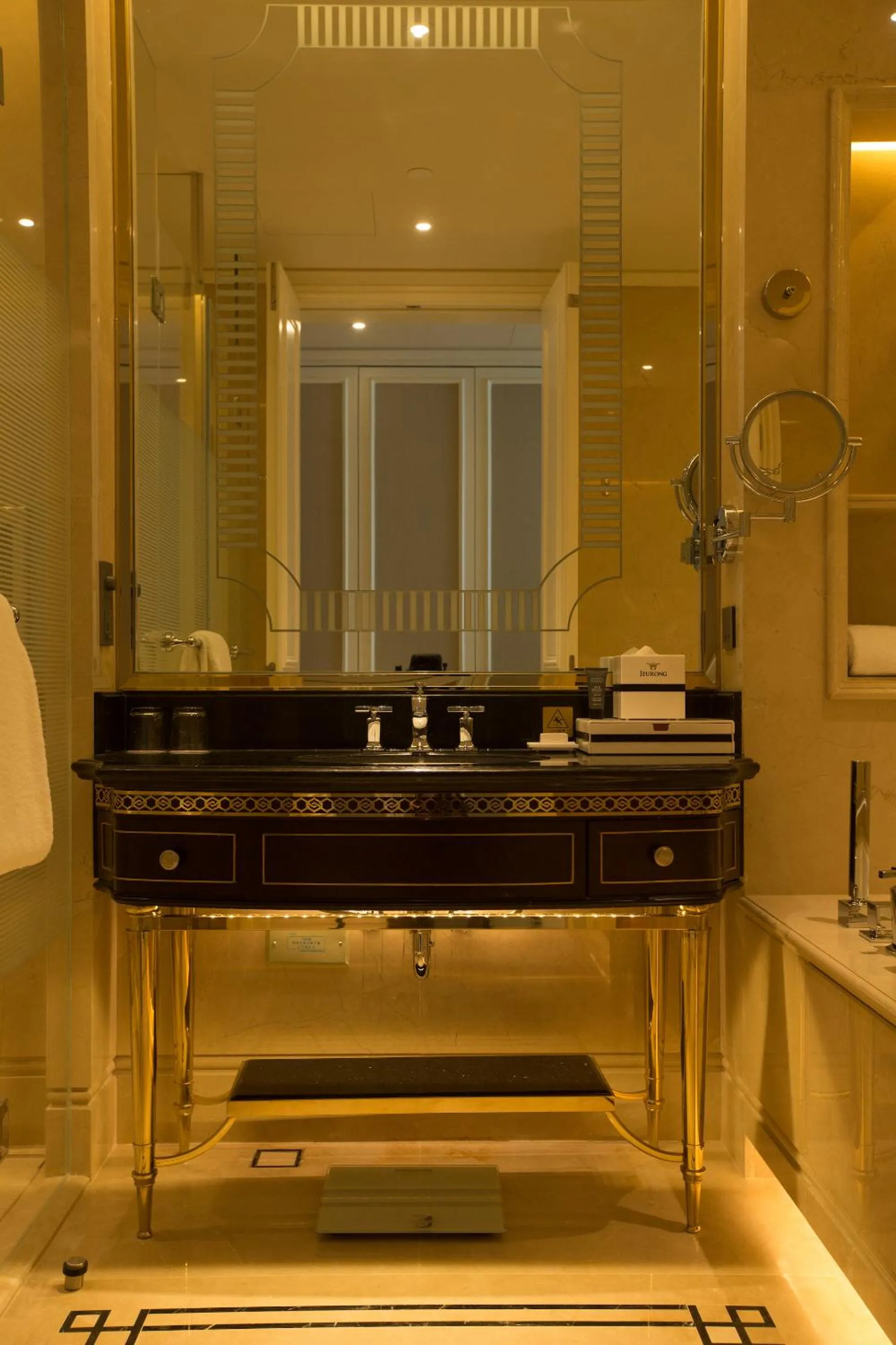 Toilet in Jeurong Hotel Shanghai